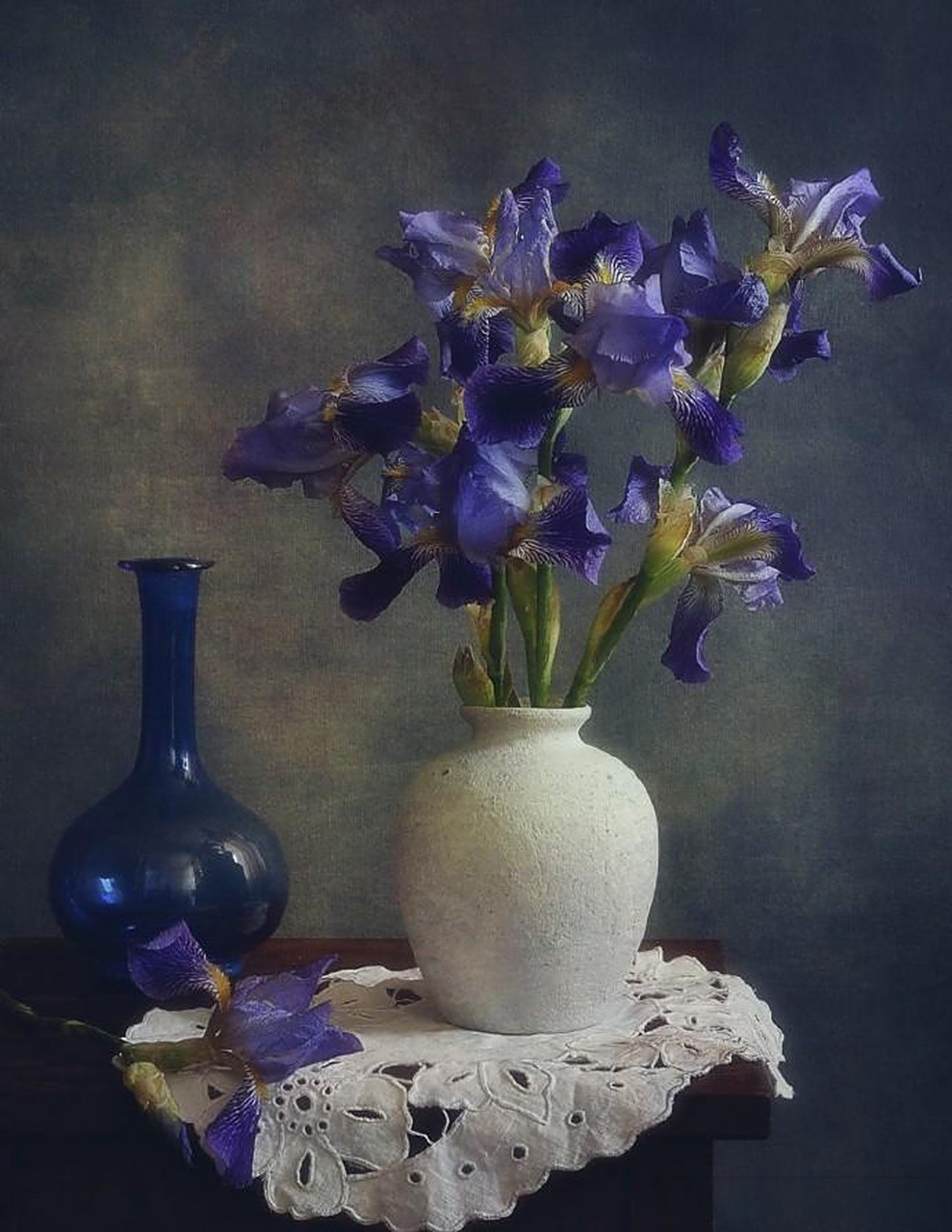 【古典风格插花静物摄影作品】 摄影师:nataly С 头条创作挑战赛