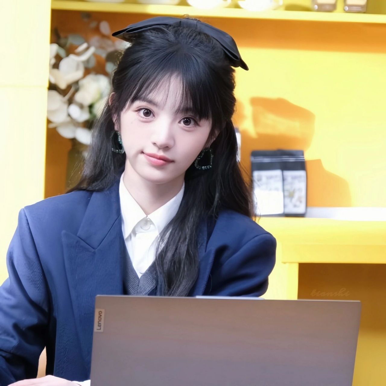 田曦薇小众头像 自修禁刀