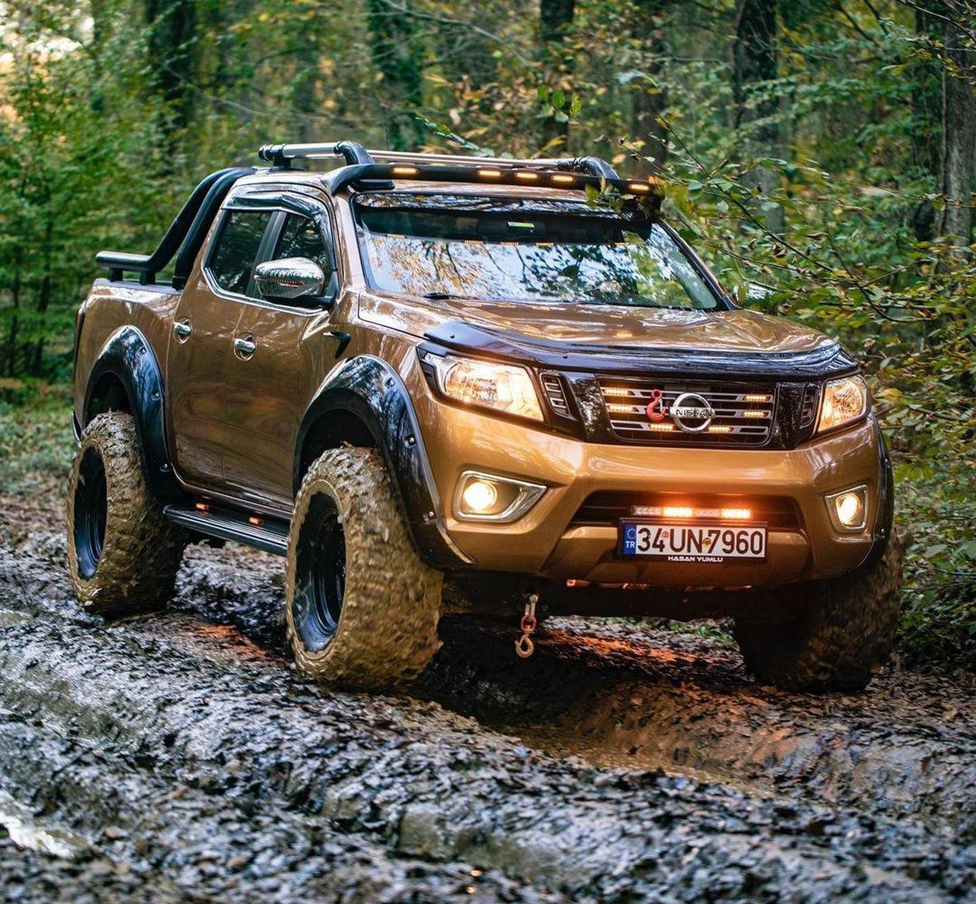 来自伊斯坦布尔的车友honeynavara的纳瓦拉案例,加宽轮眉,前保护杠