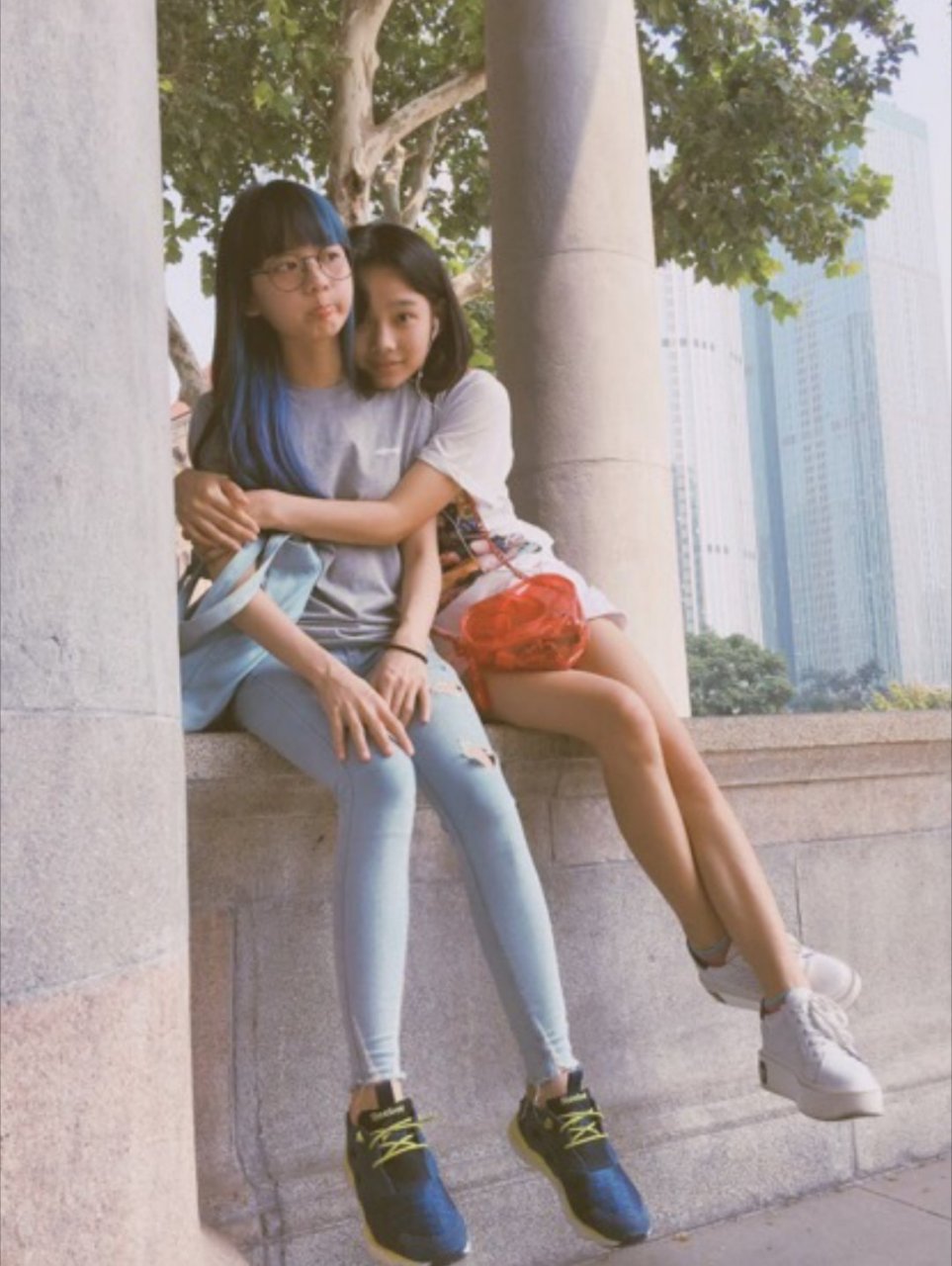 电影《闪光少女》里的贝贝酱和塔塔酱. 七年过去了. 鲁照华和韩忠羽.