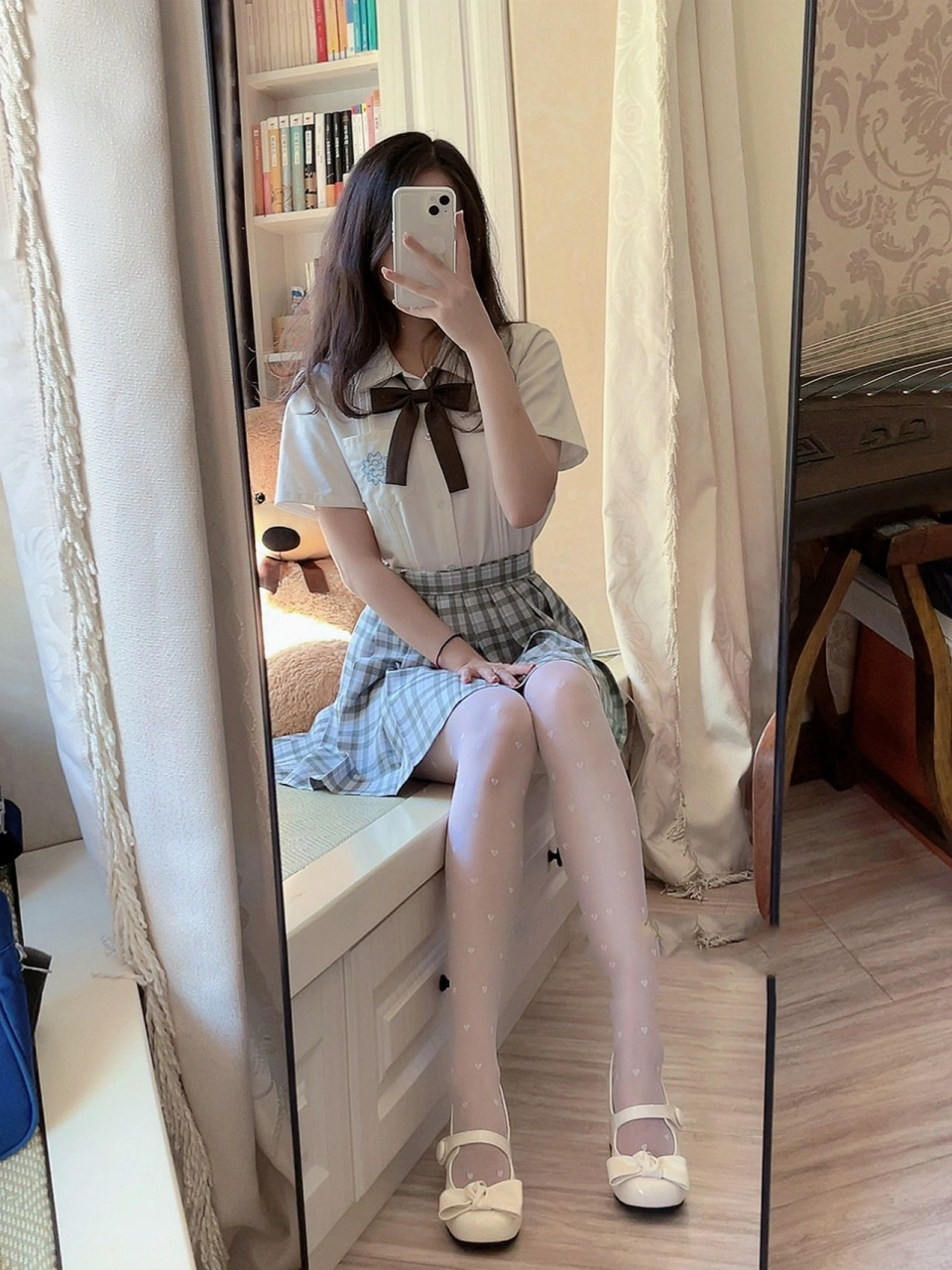 jk穿搭 | 白丝配高跟鞋会显得腿很好看 白丝不会像黑丝那样暴露腿部