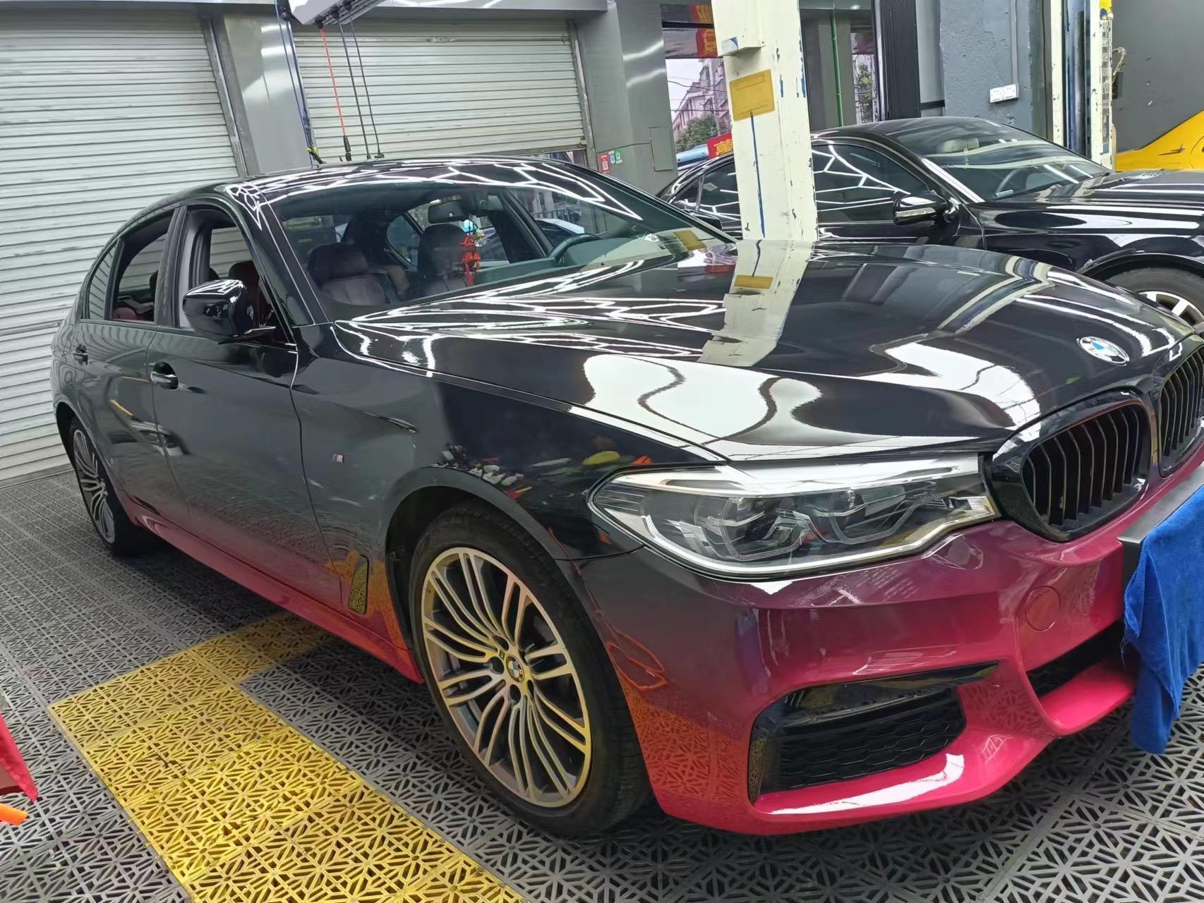 宝马5系黑红上下渐变