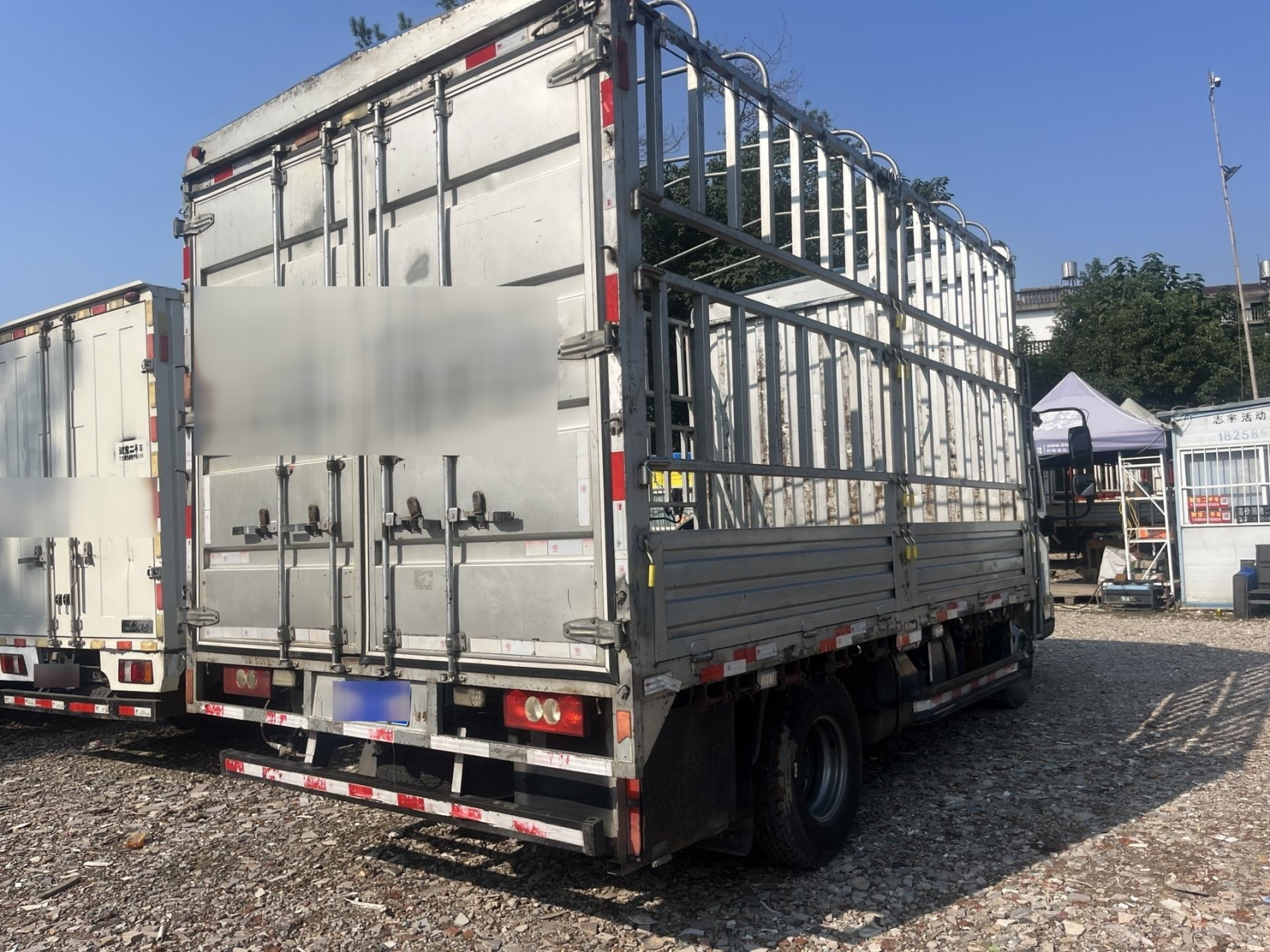 福田欧马可,高栏车 20年8月份上牌,康明斯3.8排量,车厢内空2.