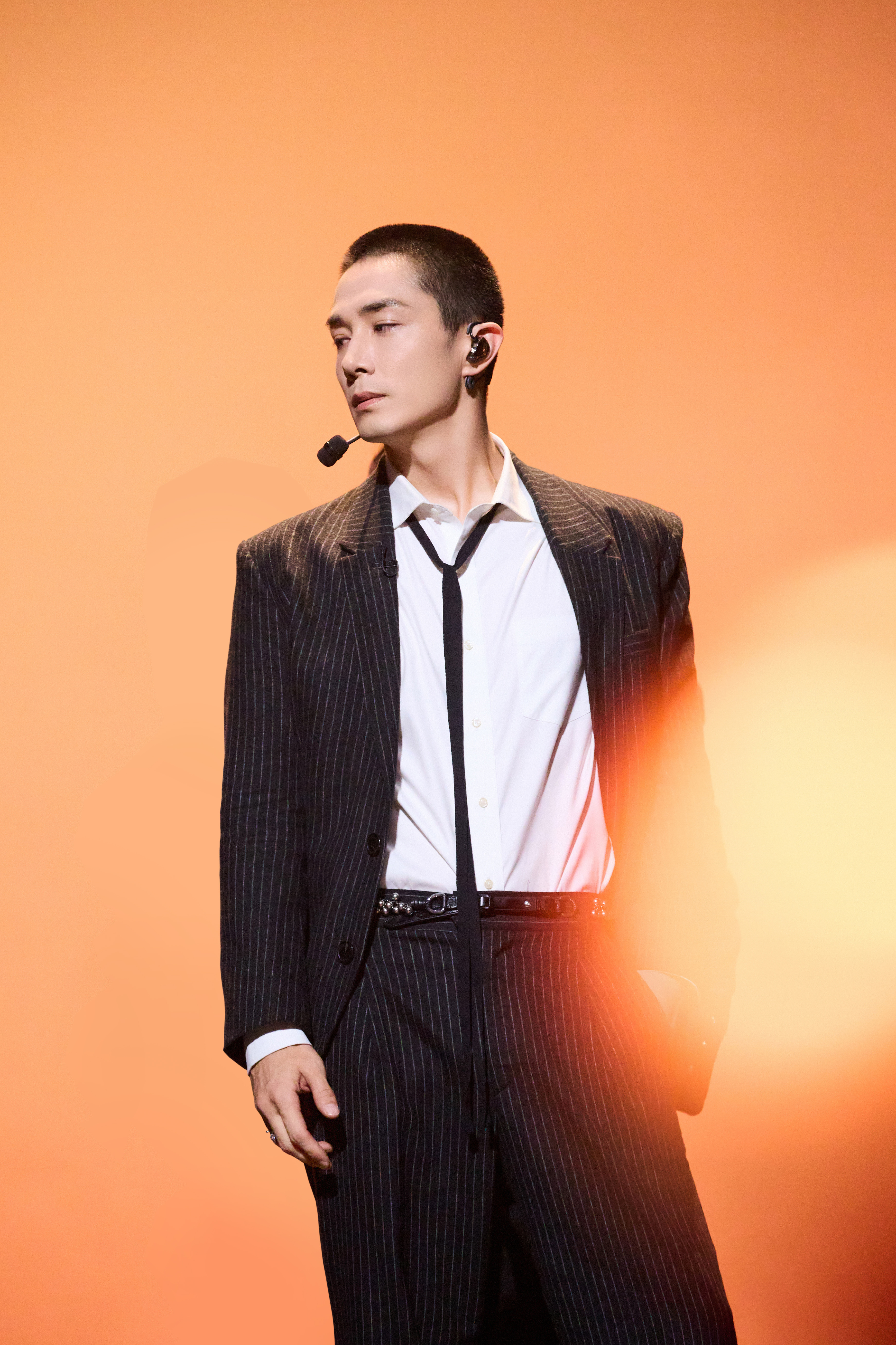 寸头西装张力拉满,李承铉 把男团味儿妥妥拿捏