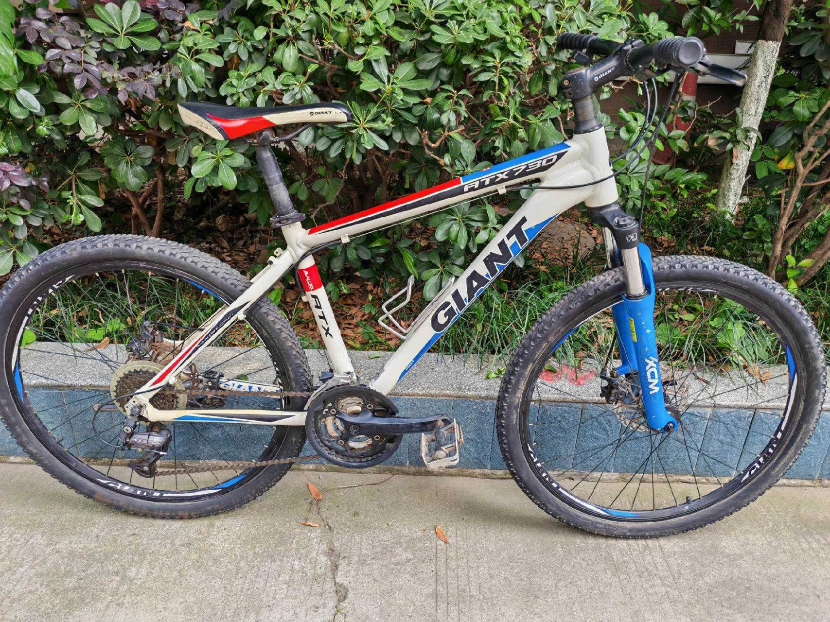 捷安特atx730山地自行车,禧玛诺27速,碟刹的,成色看图,所有功能正常