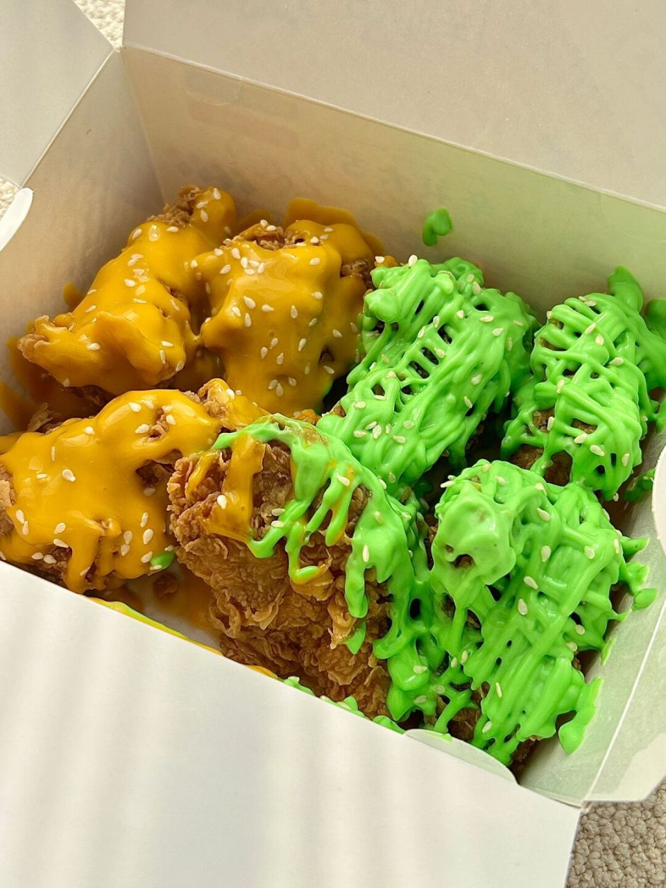 又点炸鸡外卖了 还是我喜欢的那家7215 上次去店里 卫生蛮干净的