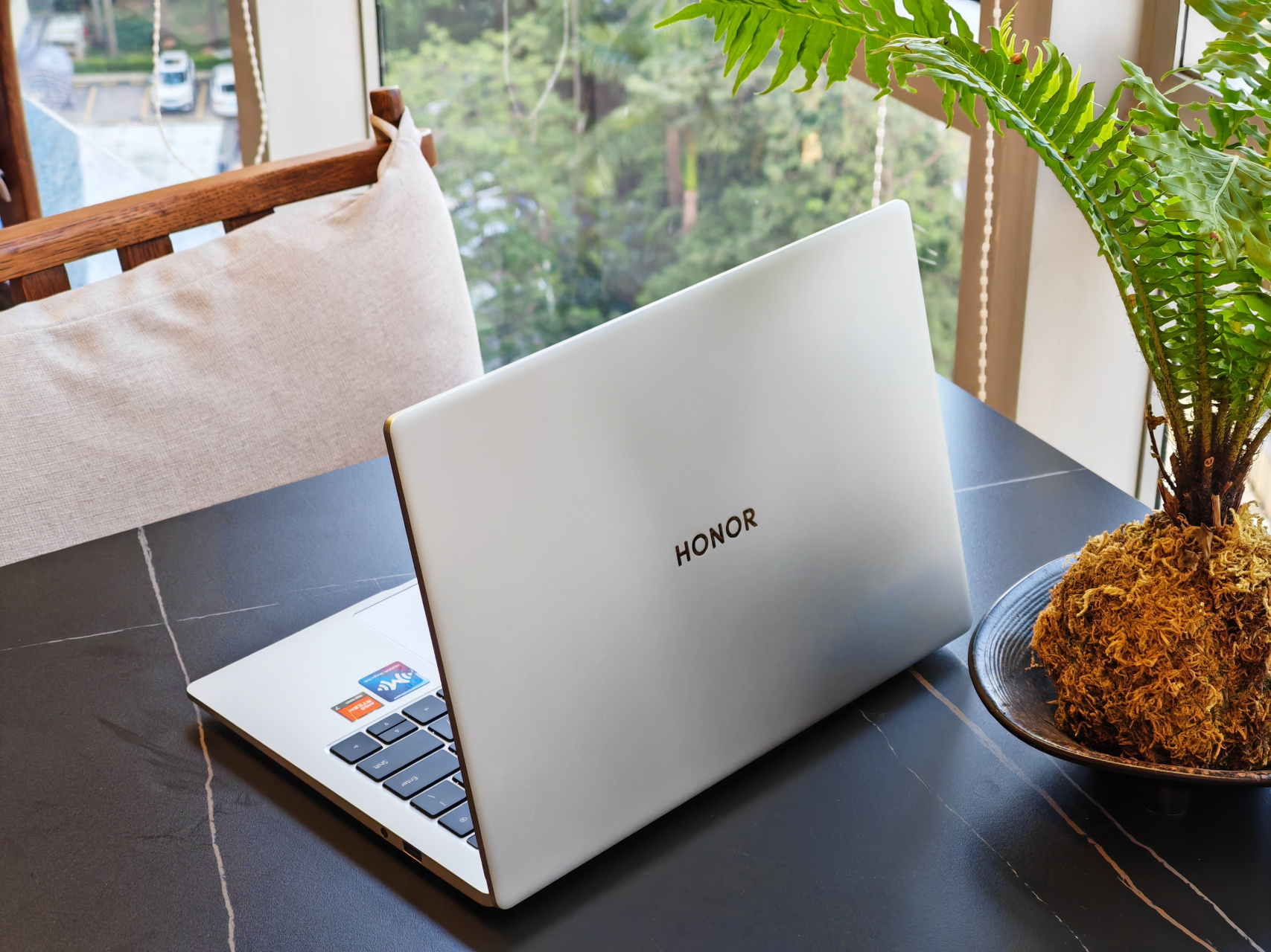 拍摄的一组荣耀magicbook x 14 pro真机图片