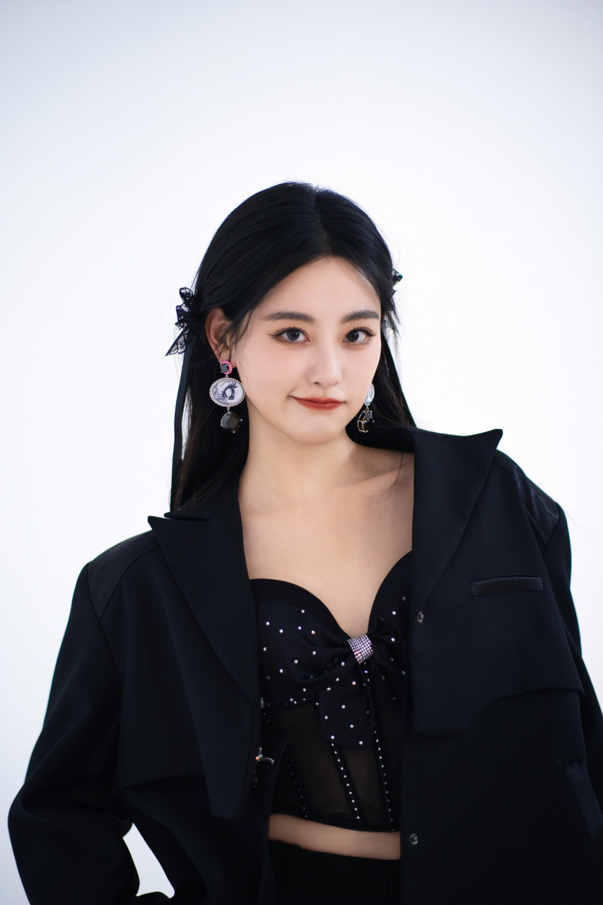 祝绪丹,夏日酷感黑色吊带小可爱高清组图