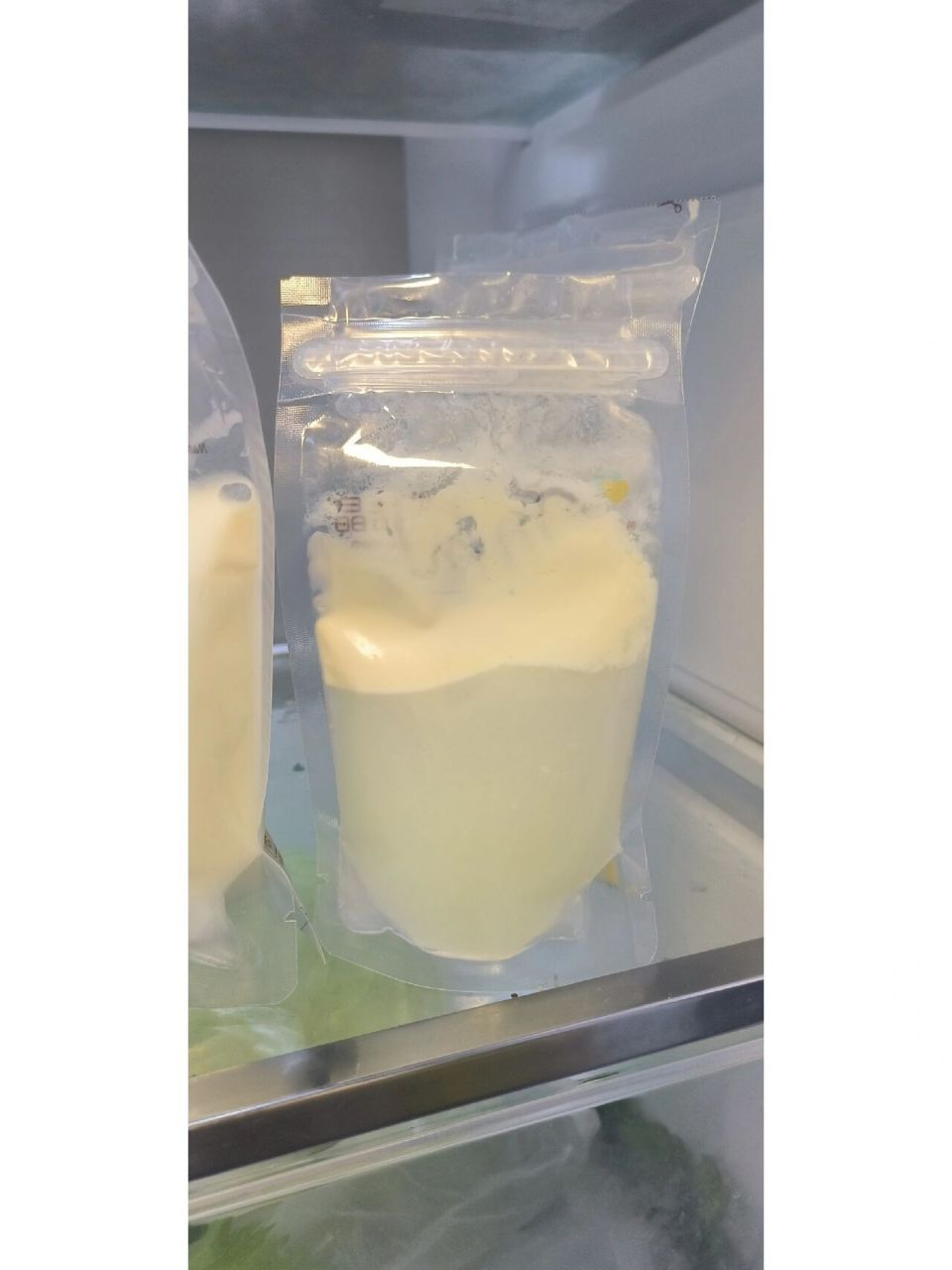 母乳水乳分离,还能吃吗? 纯母乳喂养,产奶速度快赶不上娃吃奶速度 ..