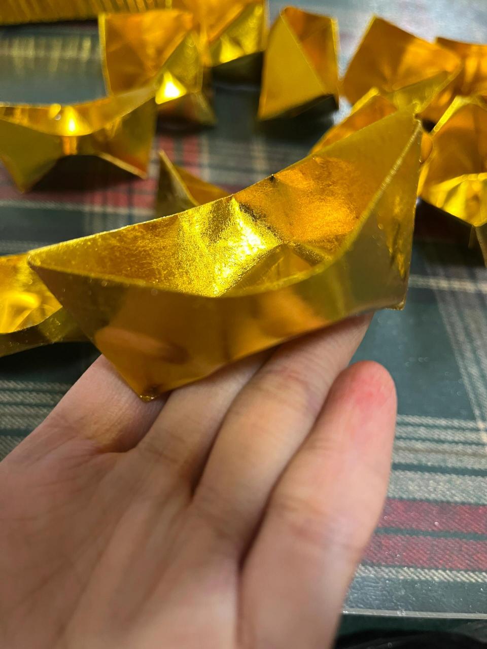 今天给您叠了1000个元宝 最近开始给妈妈叠元宝了 听说这种纯锡箔的纸