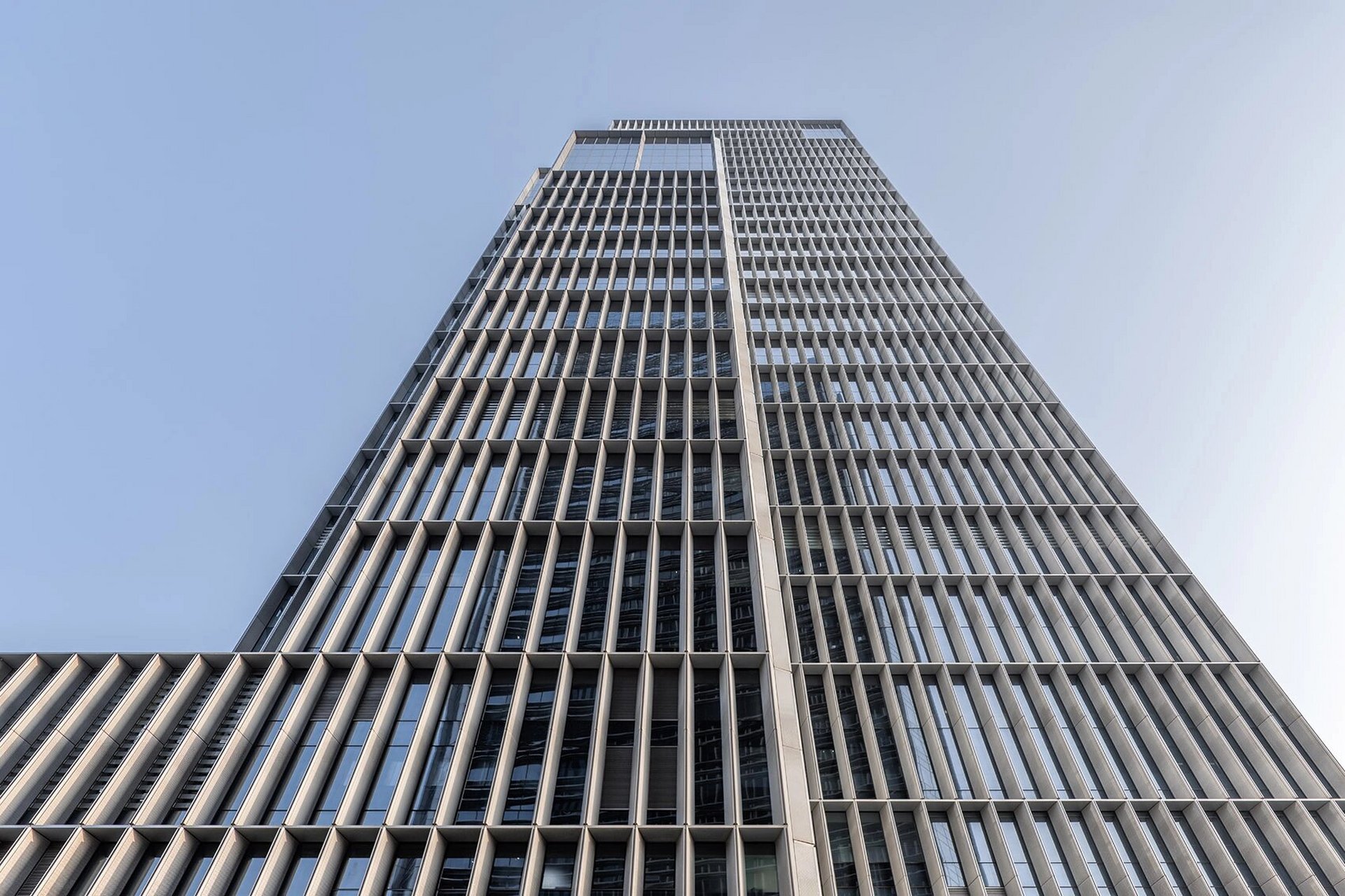 中国深圳/顺丰总部大厦 96大厦主体塔楼高200余米,四个附加体量错落