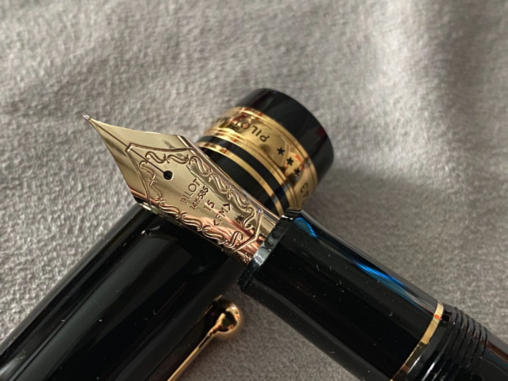 入百乐743fm尖 845m尖太粗了,心心念念743fm,妥妥的无脑滑,和845一样