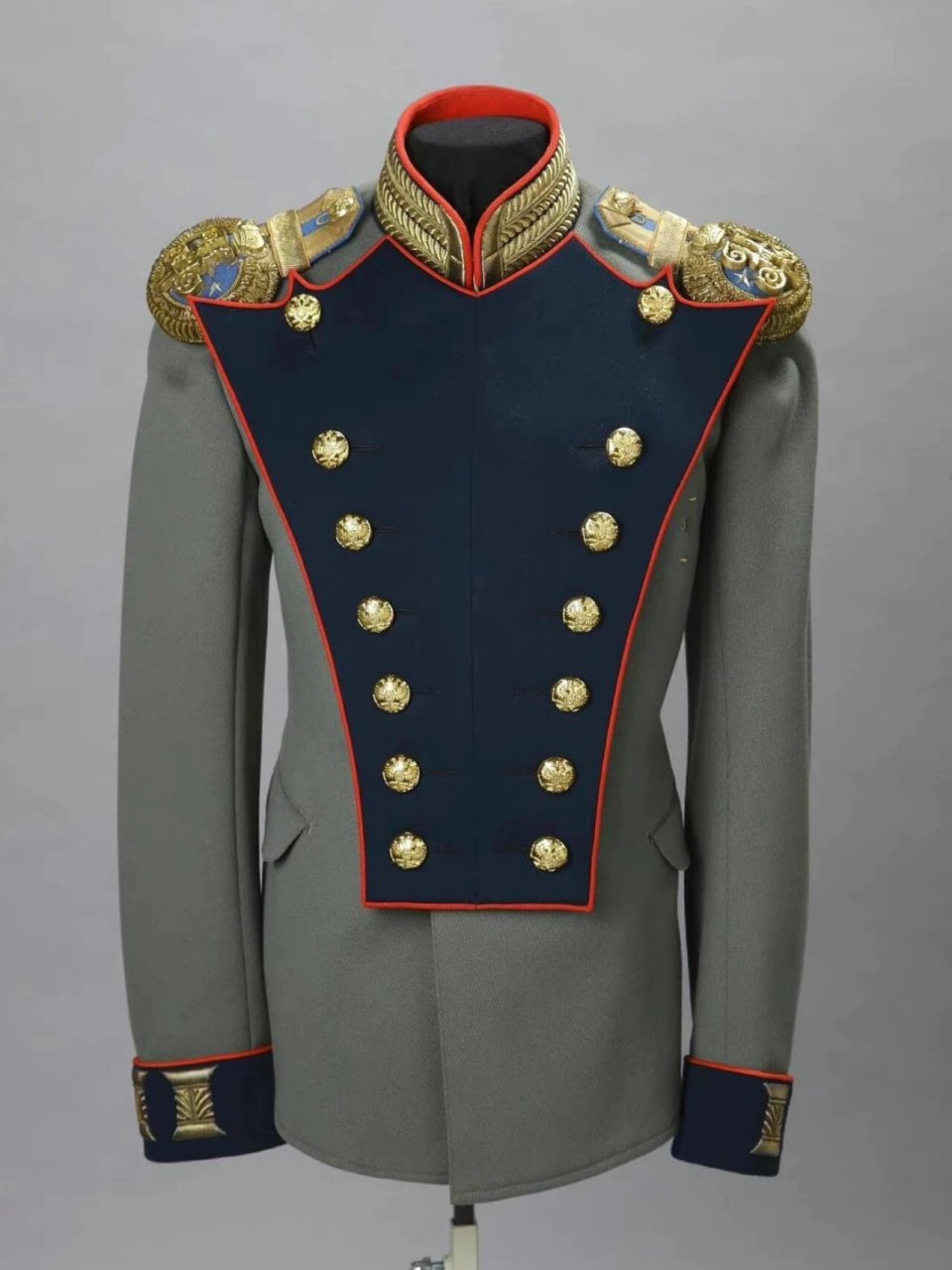 军事收藏:俄罗斯末代王储的军礼服 阿列克谢·尼古拉耶维奇·罗曼诺夫