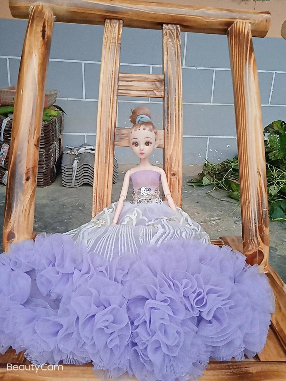 帮芭比娃娃扎头发