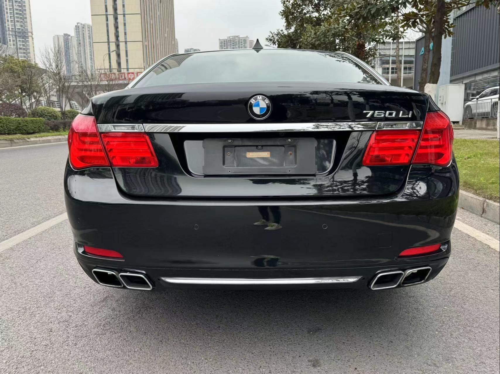 宝马760li,w12劳斯莱斯同款发动机.