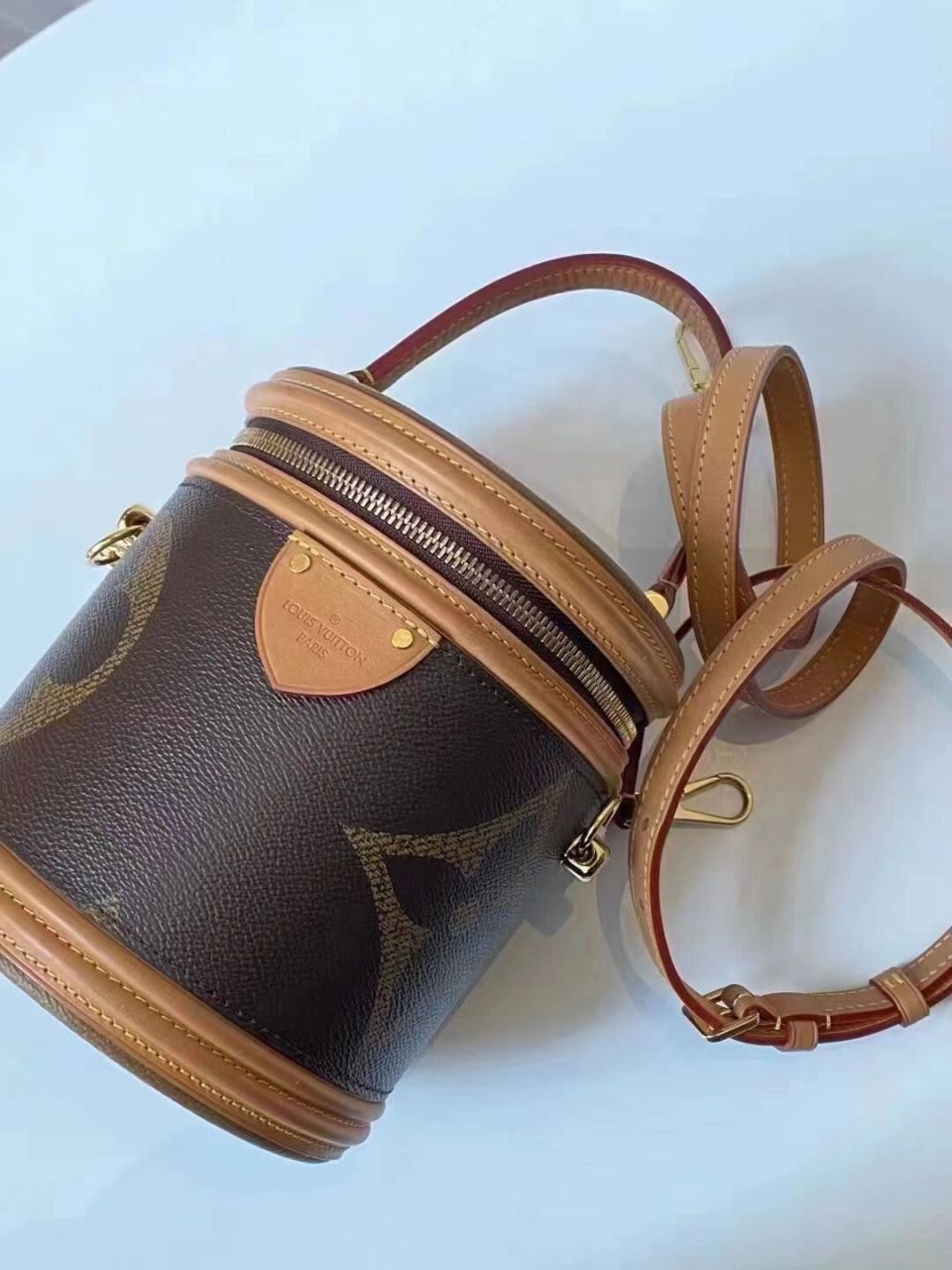 只要1万中9215lv19年秀款经典发财桶 1650092 lv 发财桶74 98