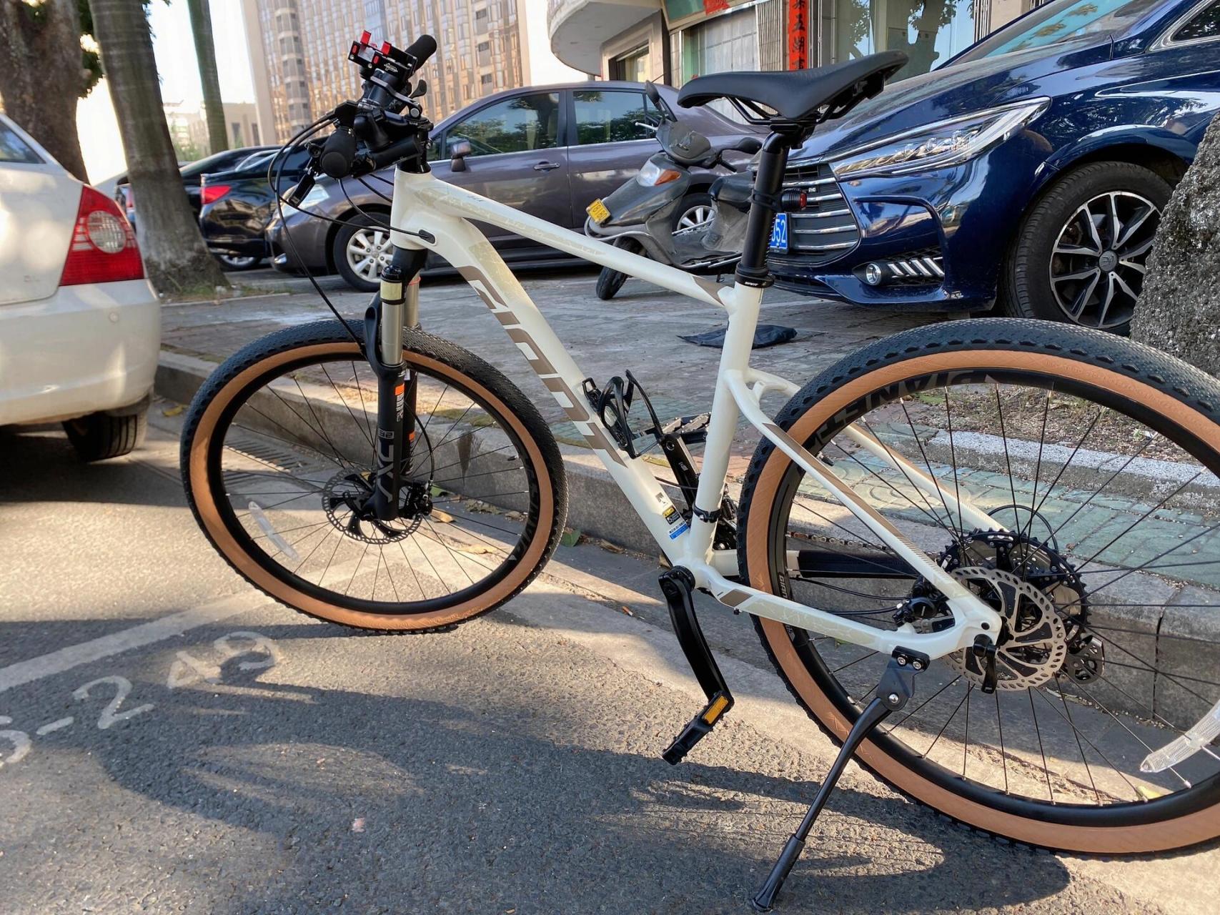 阳光正好趁早溜达 捷安特xtc800和xtc820对比,当看到2024款820杏子灰