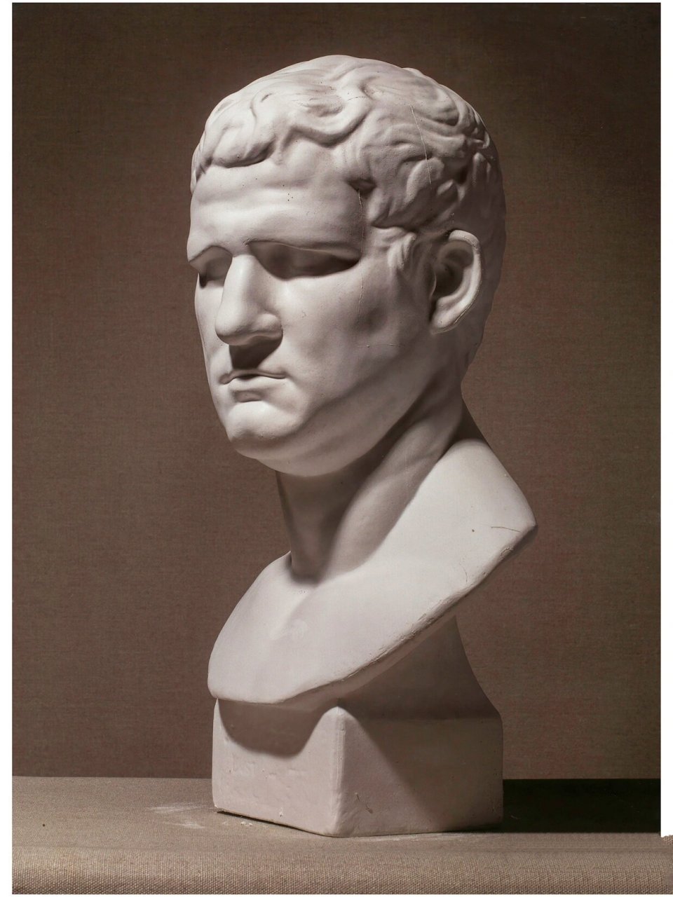 素描石膏头像阿格里巴写生照片