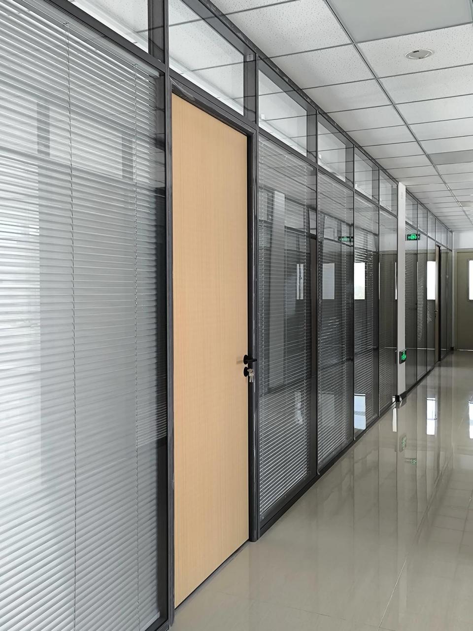 双玻百叶玻璃隔断,济南隔断墙源头厂家