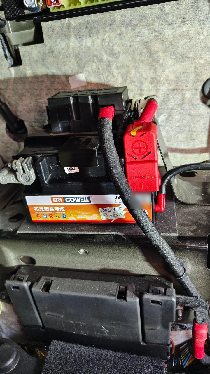 路虎揽胜运动版,布克威agm92a启停蓄电池,agm14a辅助蓄电池安排上车