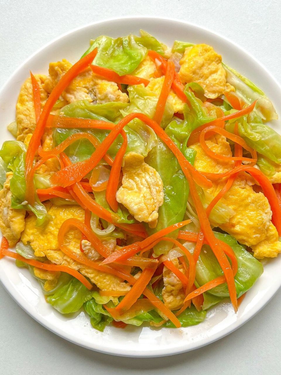 几分钟get一道低脂低卡炒菜 超级好吃的包菜胡萝卜炒鸡蛋,营养丰富