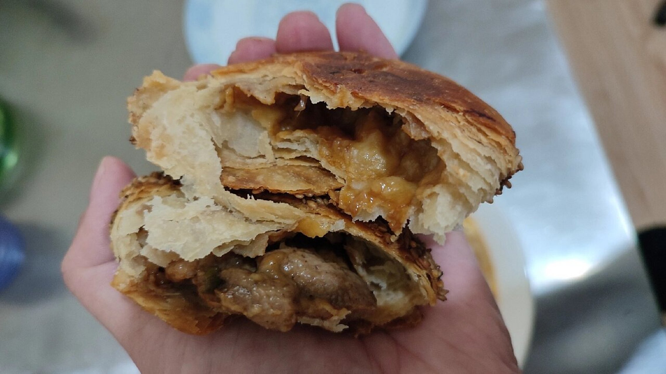 唐山特产,玉田烧饼,朝鲜面 在省会石家庄可以吃到唐山的肉烧饼,配上