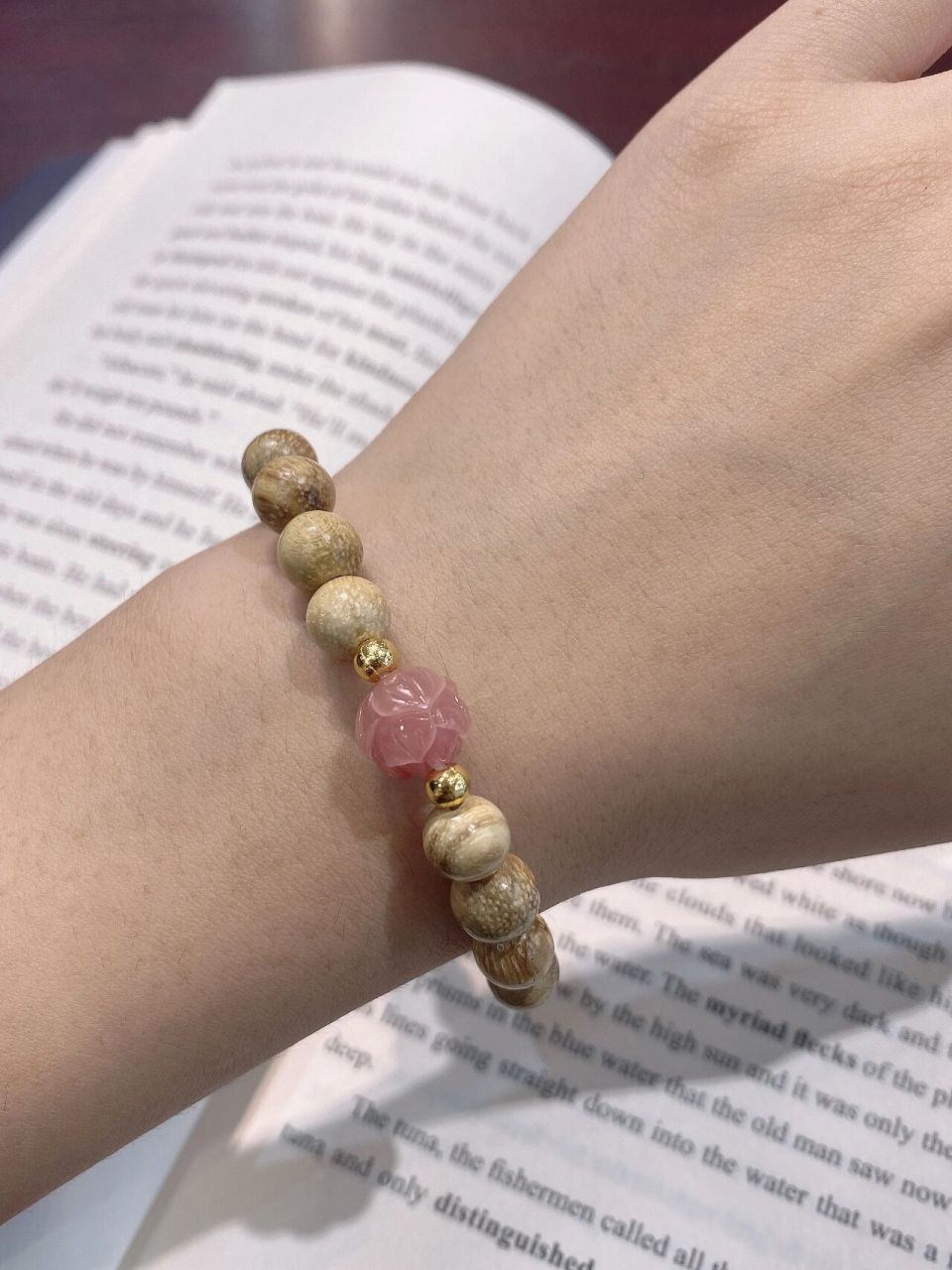 甜甜椰奶香味的奶香木,又甜又香～ 这款菩提莲花的奶香木手串,被太多