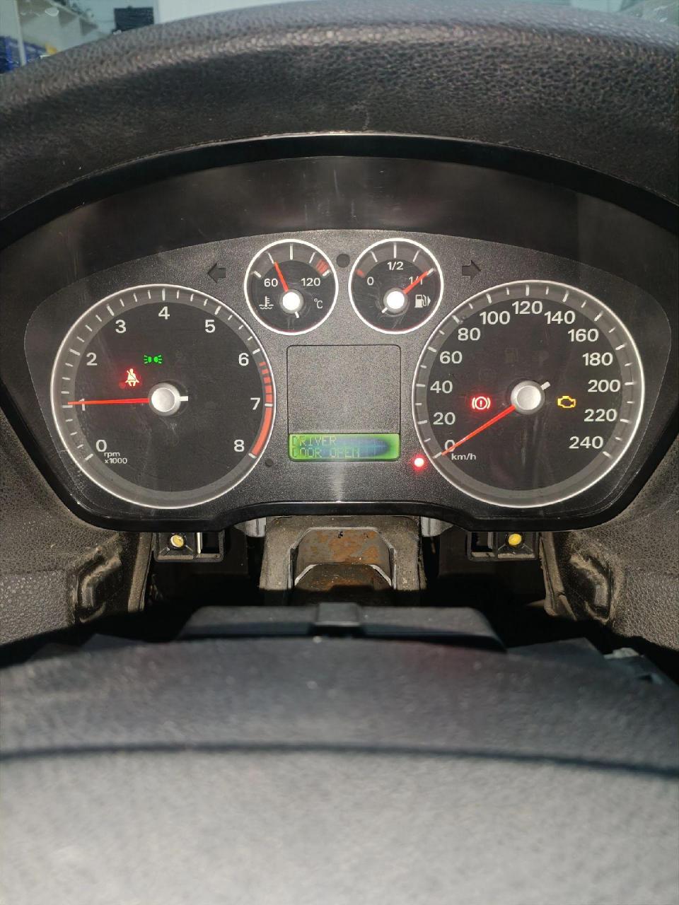 福特福克斯经常性无法启动,防盗灯闪烁,维修仪表ok