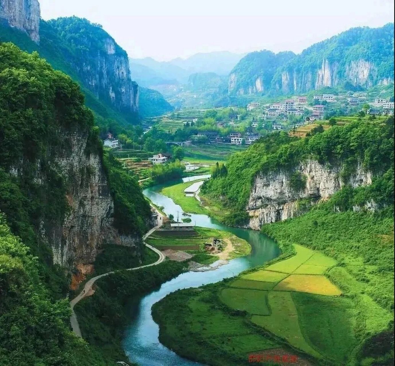 打卡地   78 湄江国家aaaa级旅游区,位于湘中腹地娄底涟源市西北部