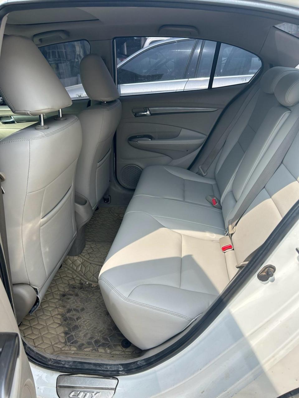 唯美专业汽车真皮座椅内饰翻新改装.