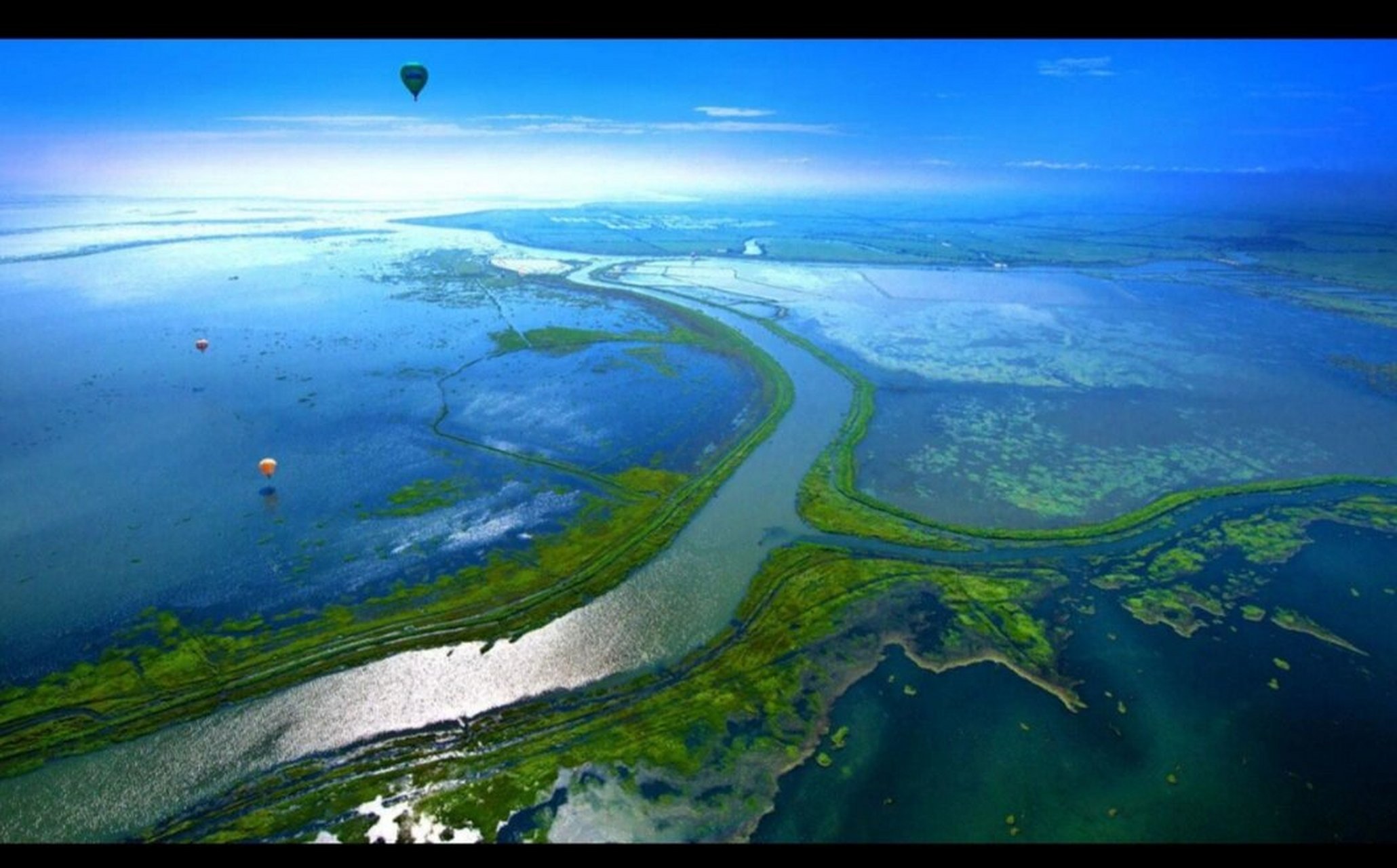 鄱阳湖景区 江西省都昌县濒临鄱阳湖,地处"五水汇一湖"要冲,占鄱阳湖