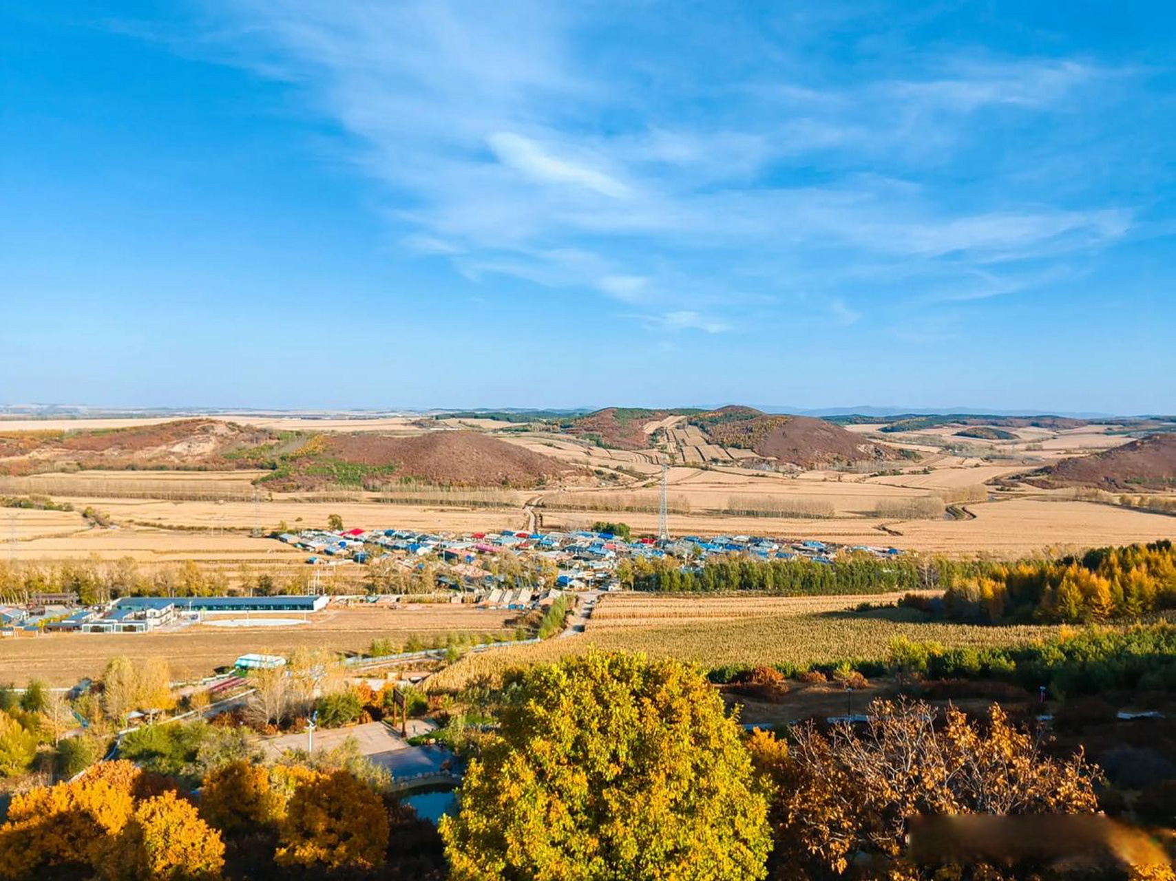 欣赏佳木斯美景最佳的地方,佳木斯四丰山20号大风车观景台,站在佳木斯