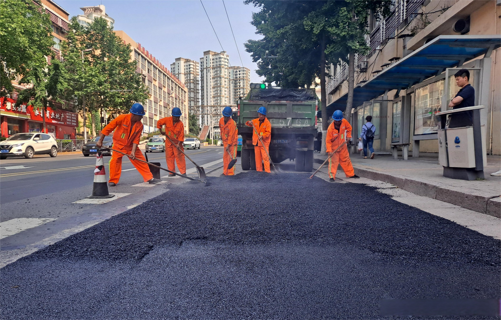 道路养护不停歇,全力护航中高考.
