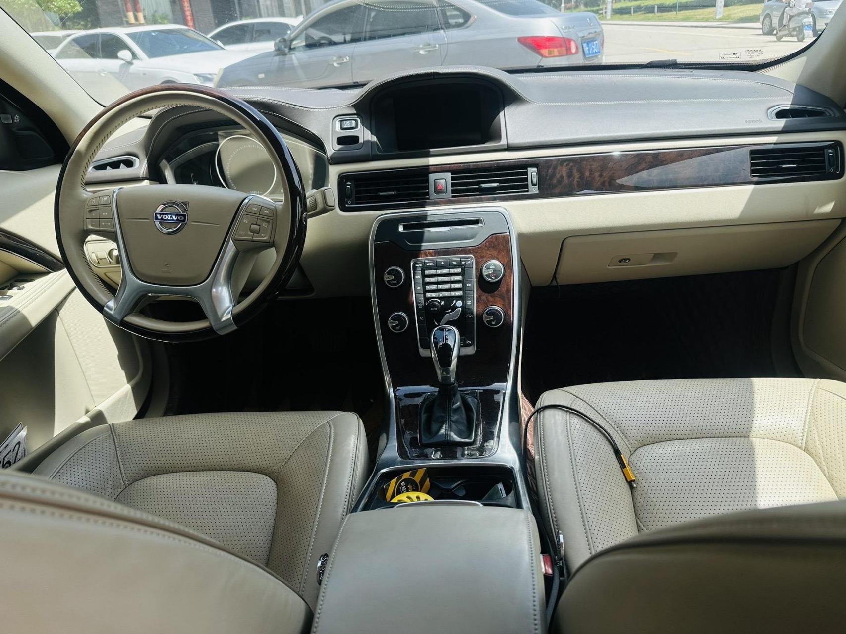 新到14款14年9月沃尔沃s80 2.0t智雅版新车指导价43.