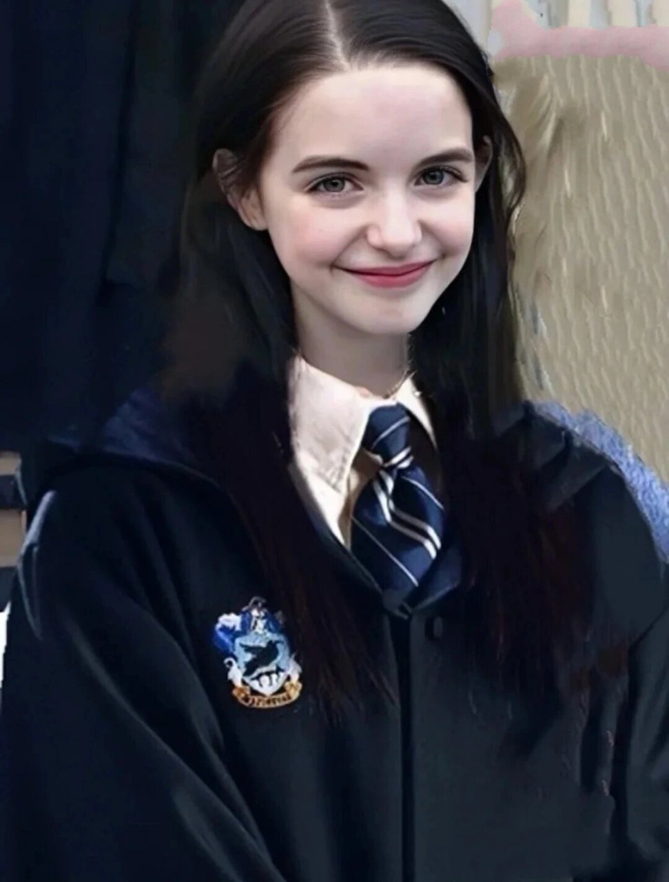 恐怖片中的神仙颜值 1:是   演过《坏种》等的  麦肯娜格瑞斯 	 2:是