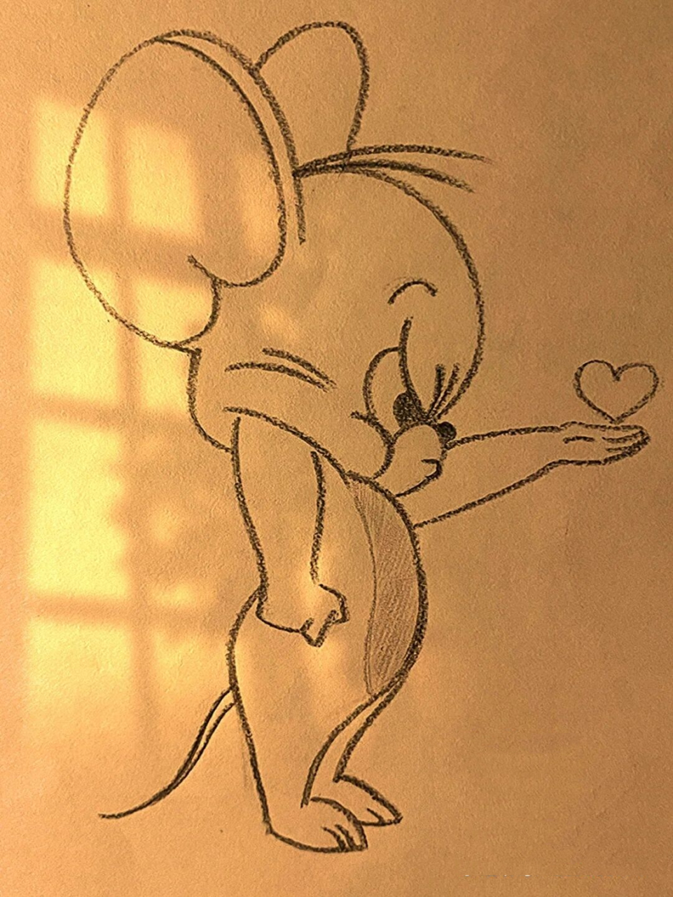 简笔画汤姆杰瑞 突然刷到杰瑞简笔画,觉得好可爱,就动笔画了一下.