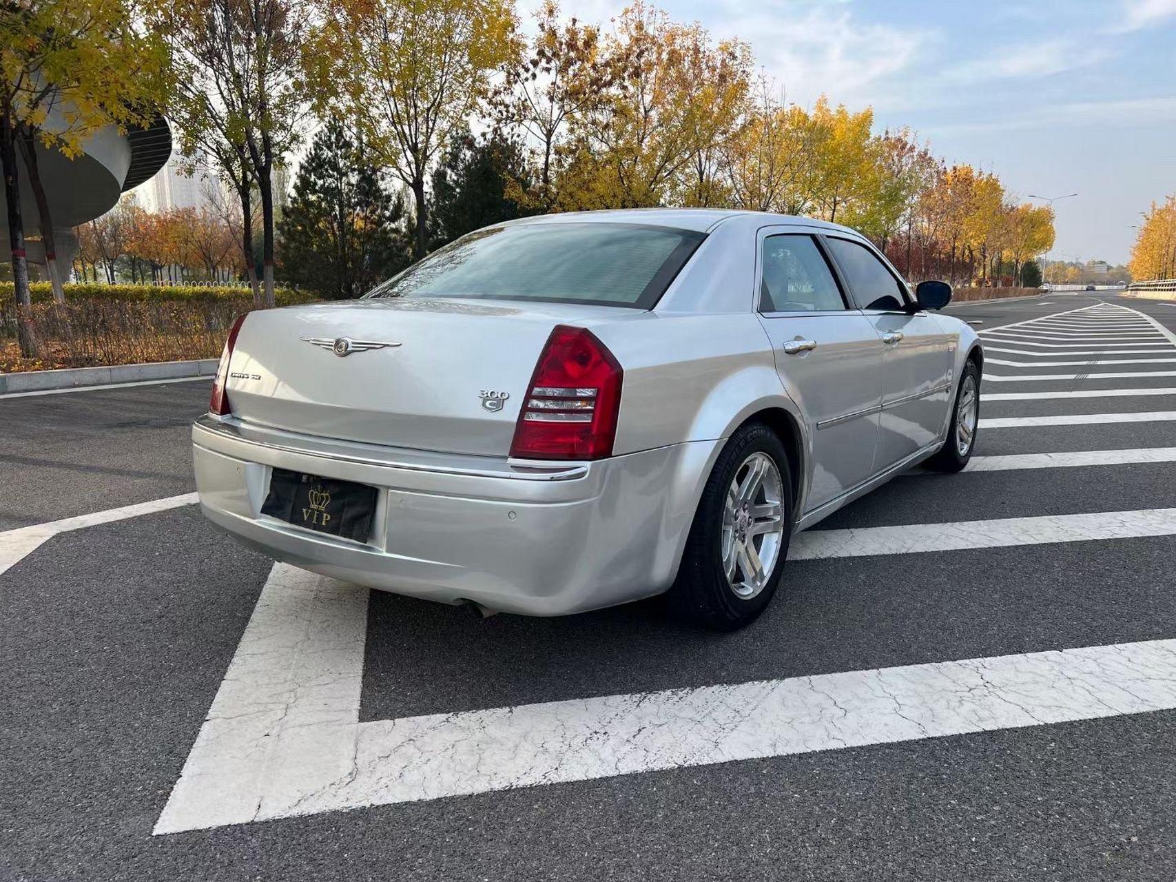 国产捞,喜欢看过来,精品09年6月克莱斯勒300c,自动2.