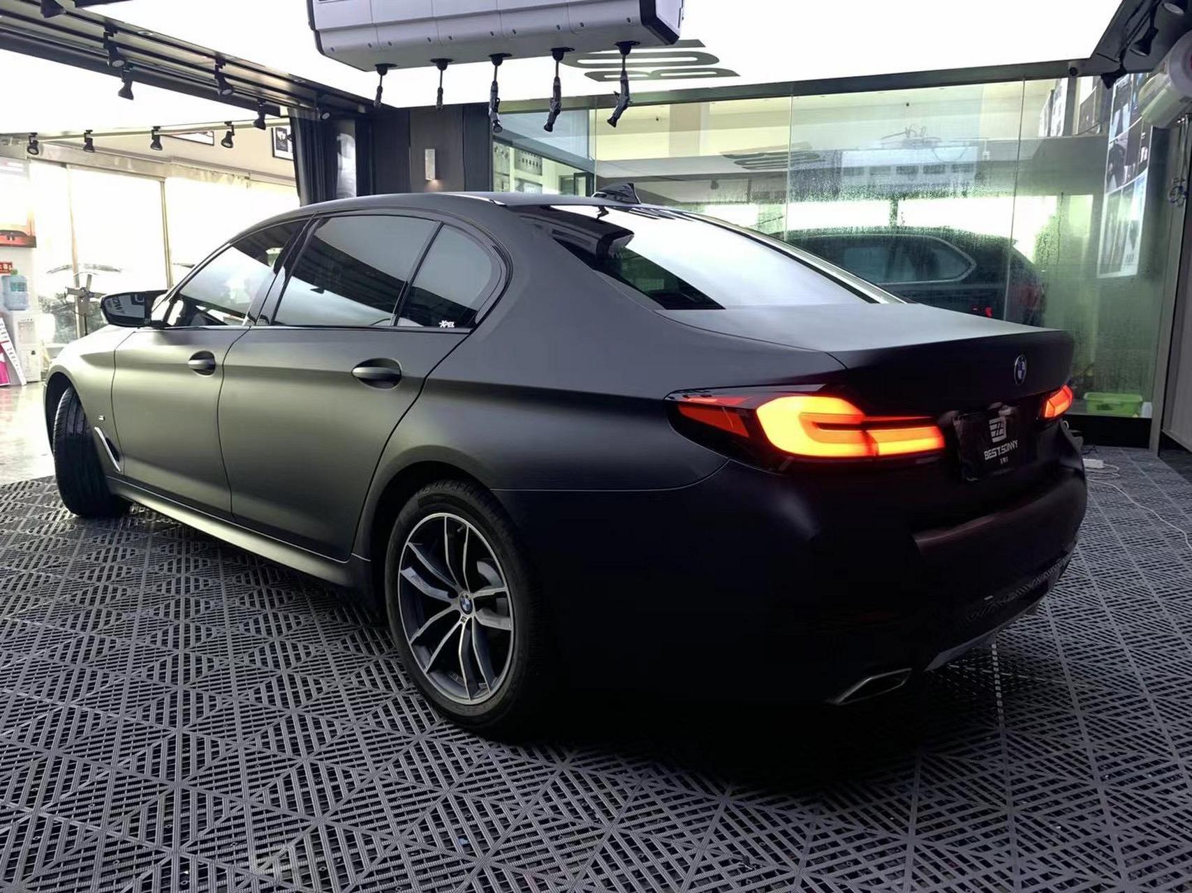 宝马五系 铸造级磨砂黑搞定 完美效果