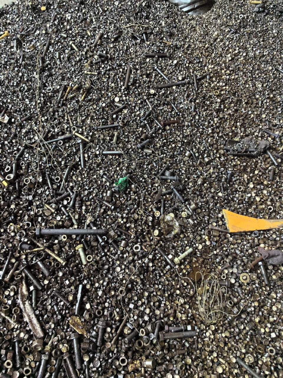 联系 生活不止眼前的苟且还有拉不完的废铁