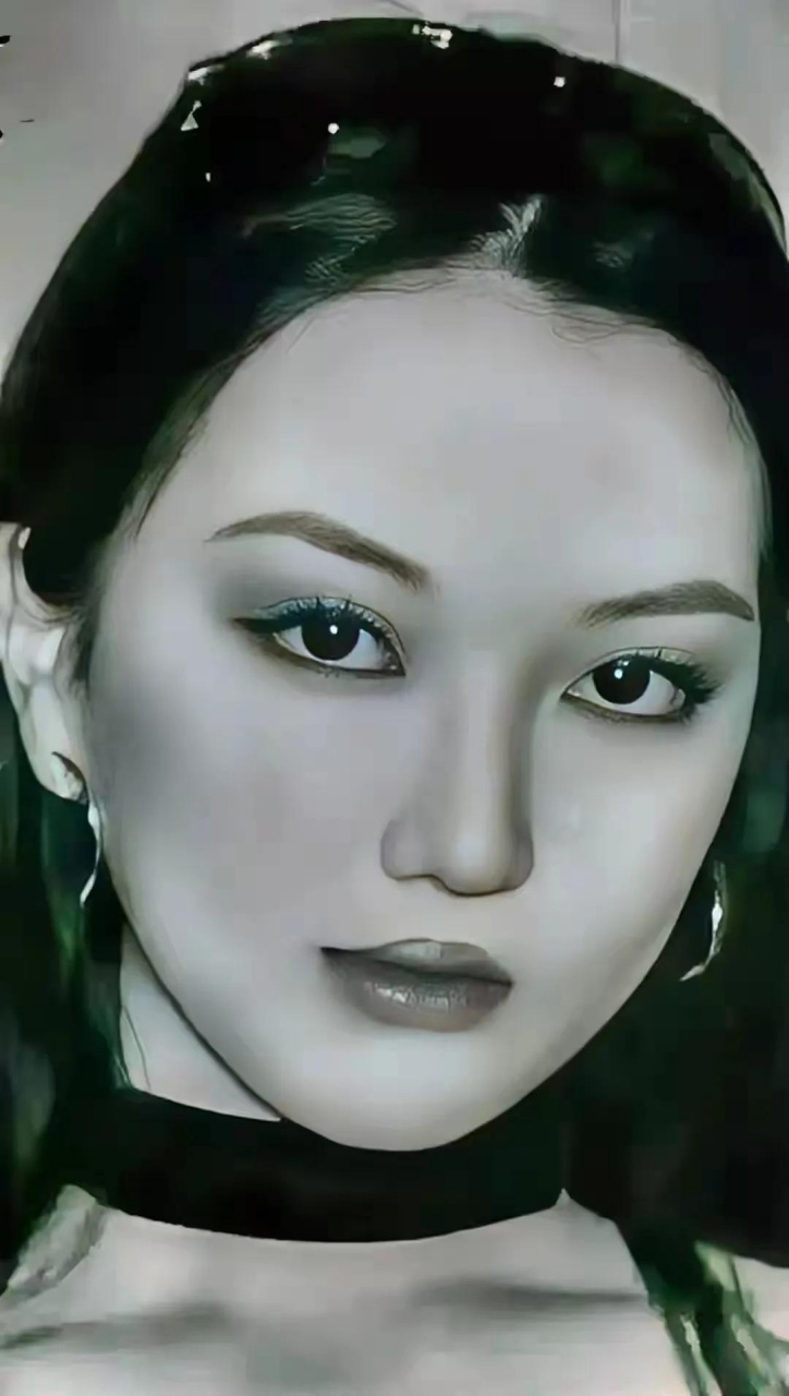 李嫣现在通过手术,基本上已经与唇腭裂这个疾病不沾边了.
