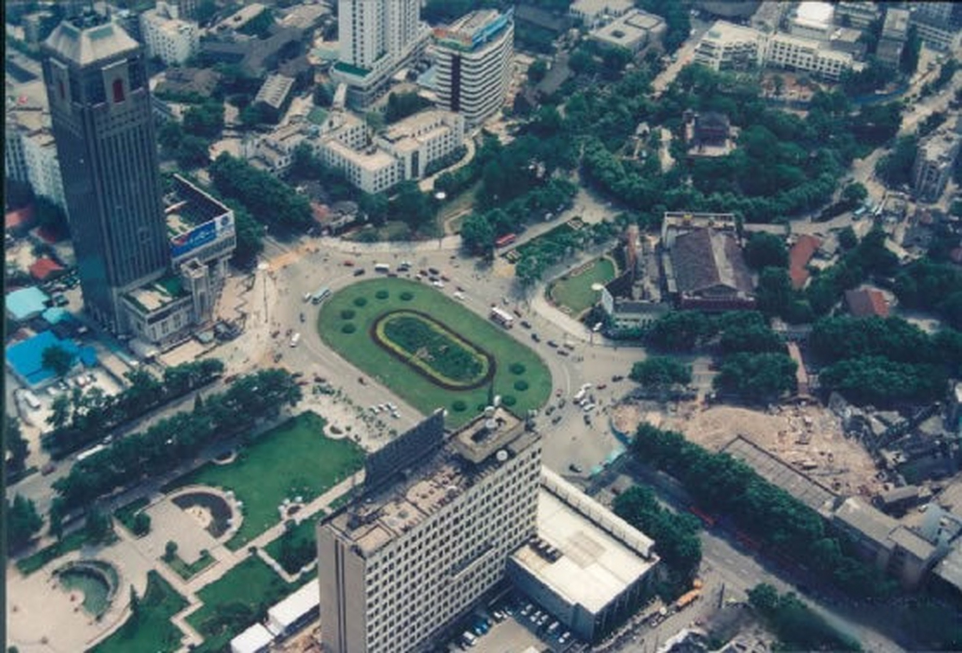 老照片:2001年,南京,鼓楼广场航拍