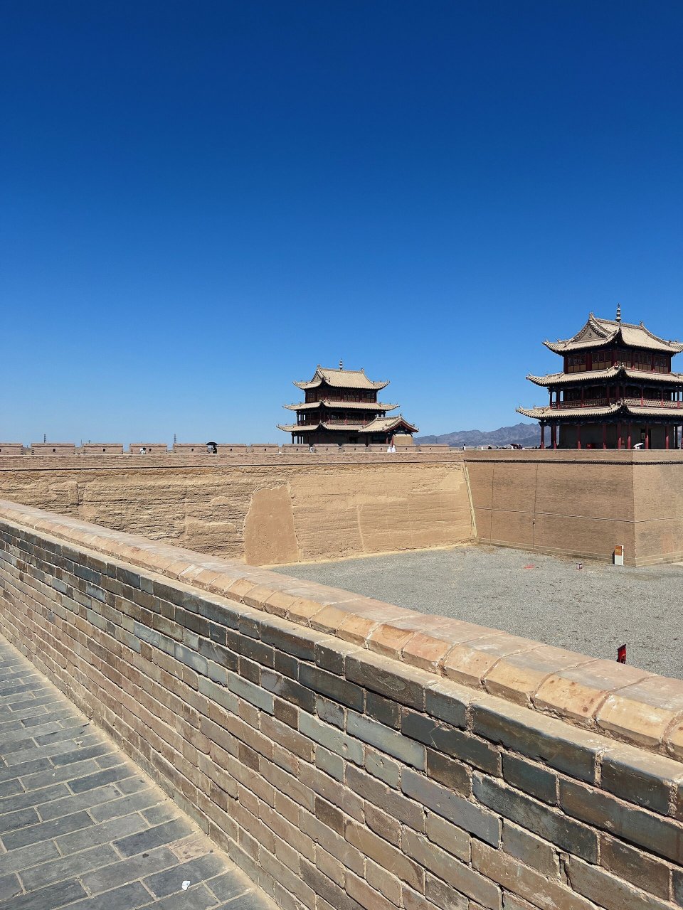 田野 感受天地的热血豪情 	 99地址:甘肃省嘉峪关市嘉峪关长城景区