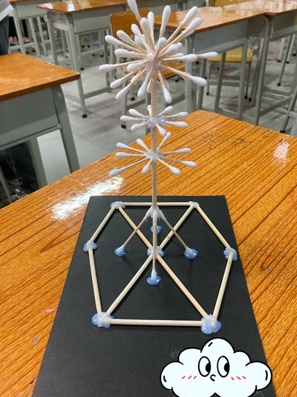 立体构成 材料:棉棒,木棍(筷子),黑卡纸,热熔胶