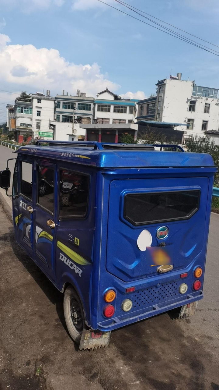 大江三轮车,国四电喷水冷200型发动机,带行车记录仪,倒车影像,有牌有