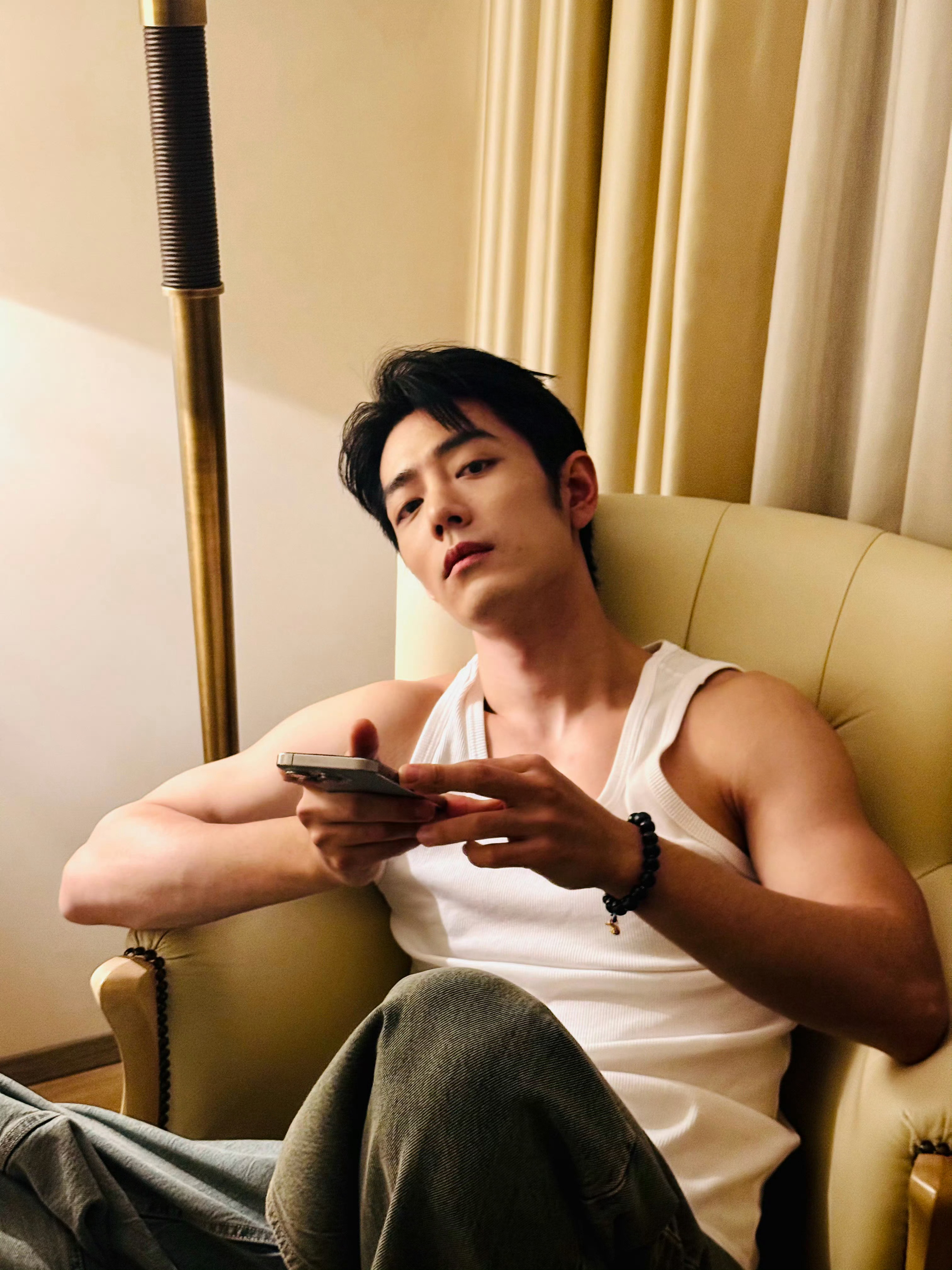 肖战 小站记 x玖少年团肖战daytoy 今日发布生活碎片,简直不要太有