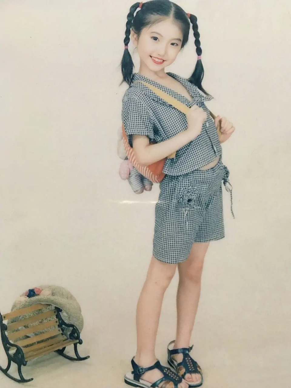 景甜童年照#从小就是美人胚子的景甜～ 景甜小时候就好漂亮啊,从小到