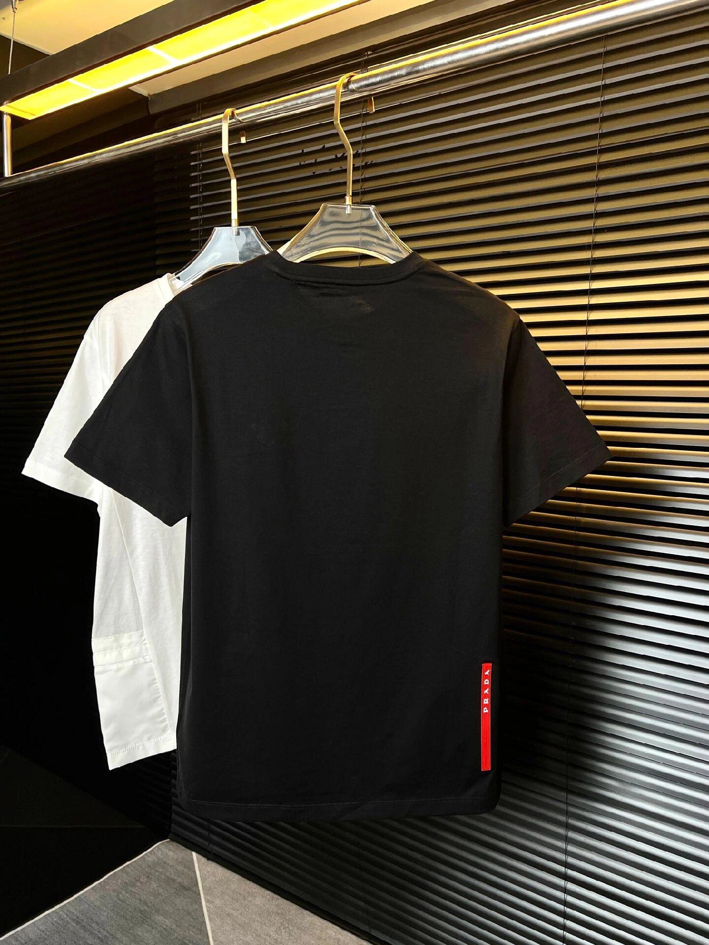 prada 普拉达 新款男士早春款休闲圆领短袖t