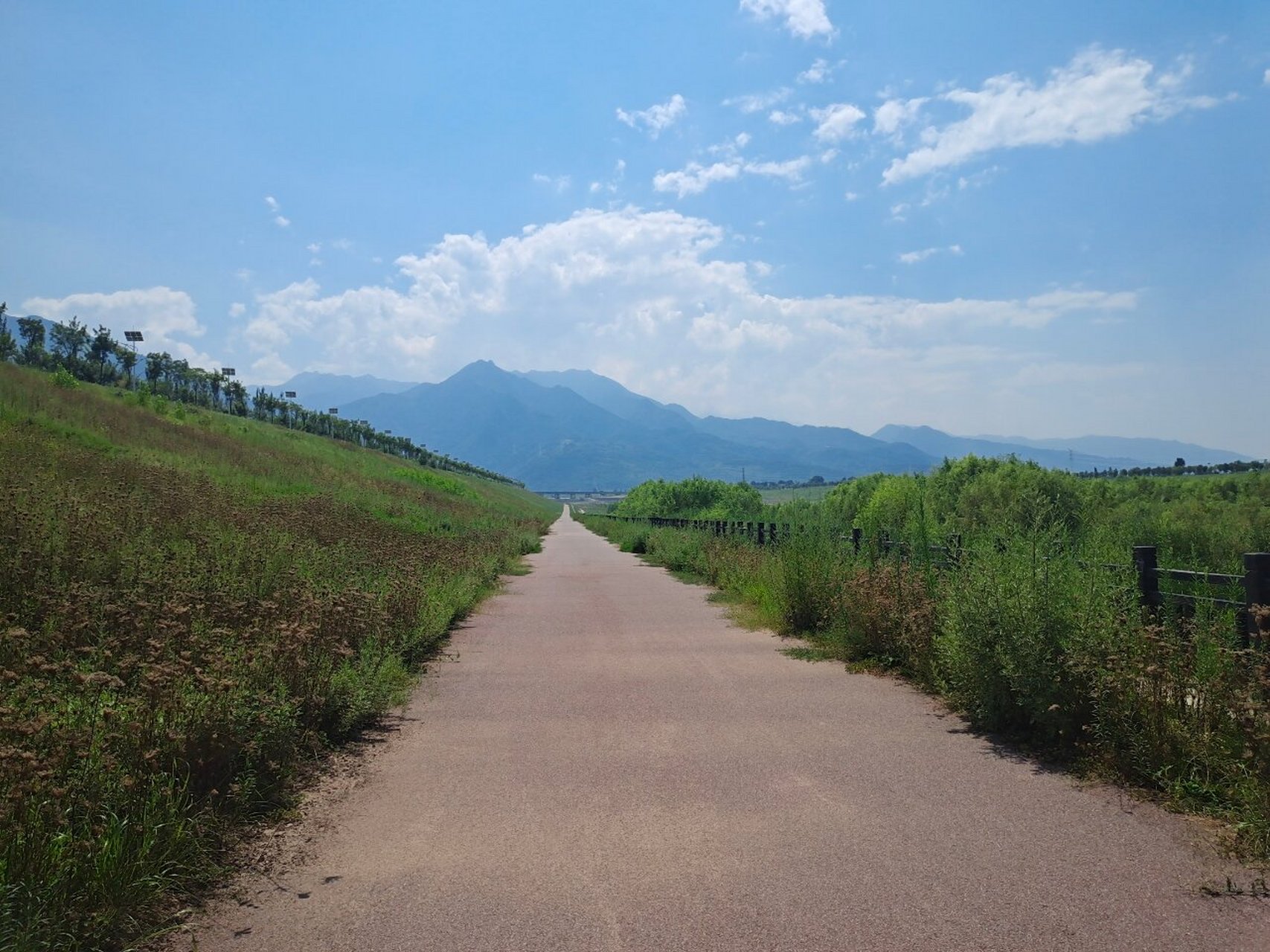 风景宜人的涝峪口 风景宜人的涝峪口,天气晴朗的时候涝峪口景色十分
