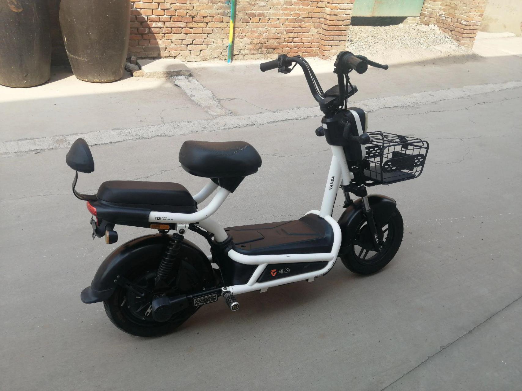 雅迪尚纳电轻摩.