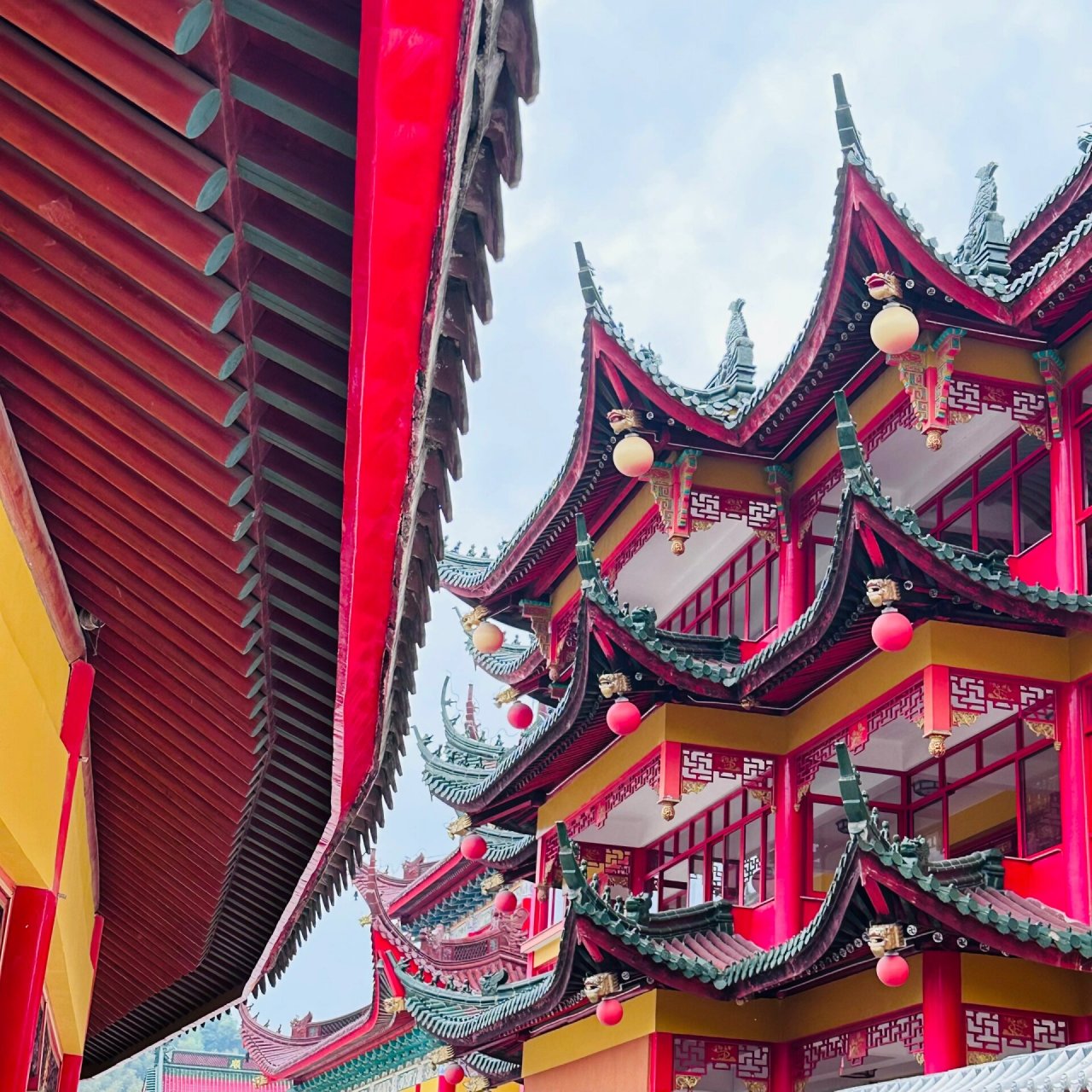 上虞 秀峰寺 国庆找了一天从嵊州出发开车去秀峰寺 开车大概一个小时